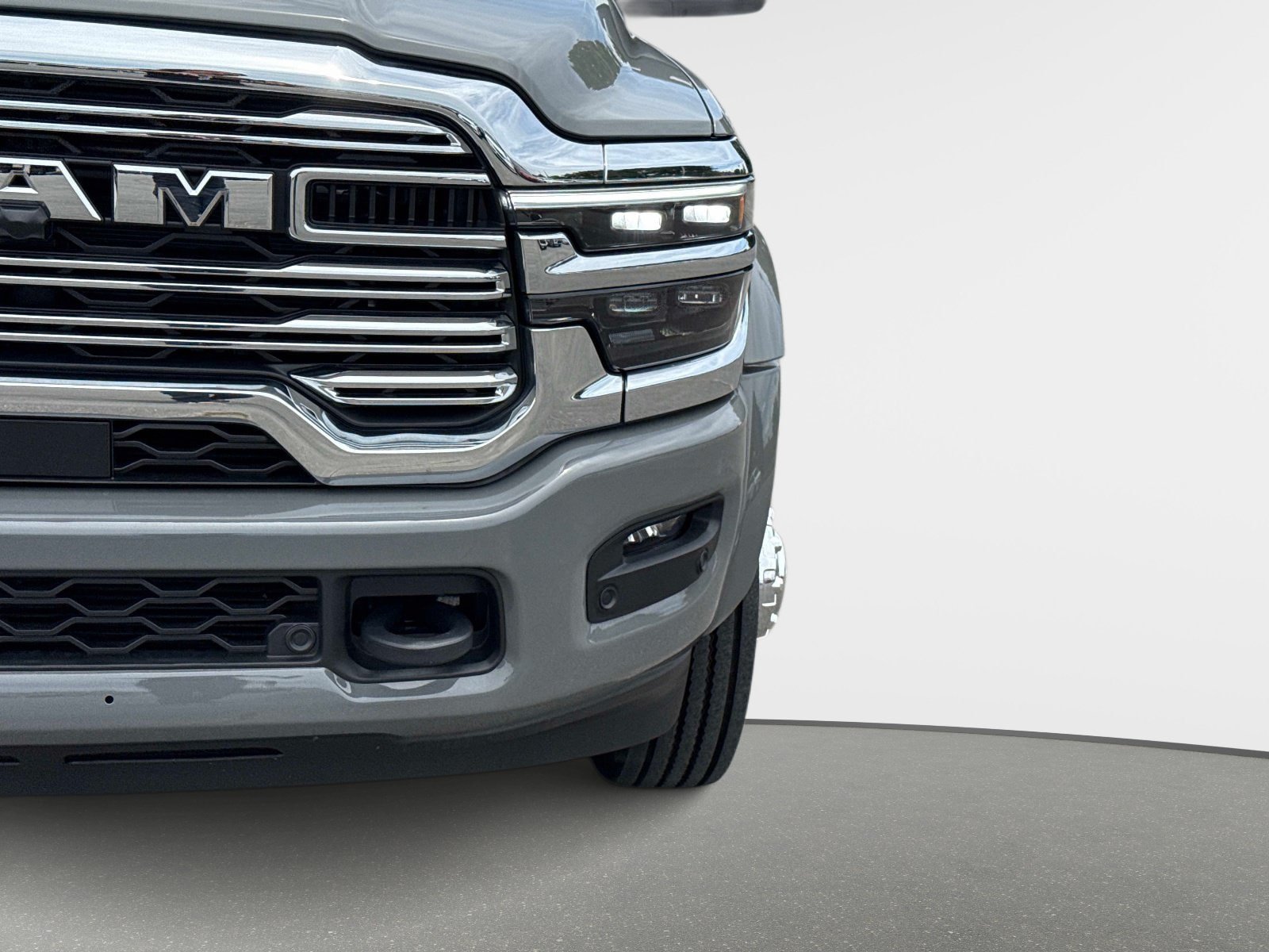 Used 2026 RAM 5500 4x4 Crew Cab w/ Laramie Trim Package image 10