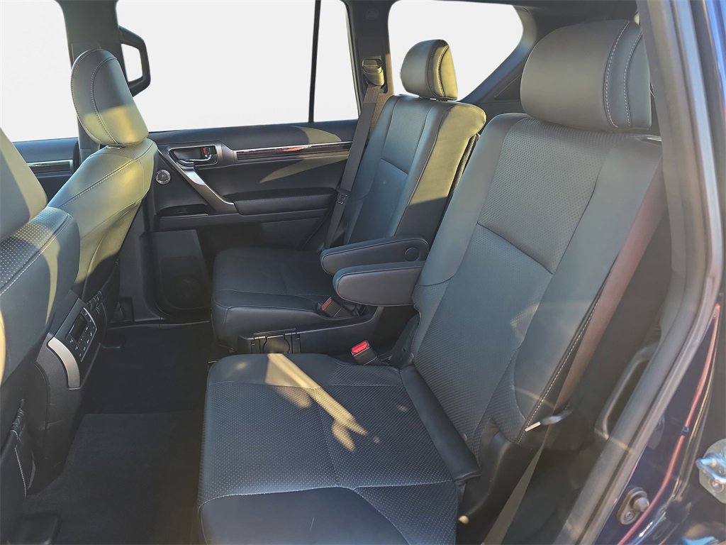 Used 2022 Lexus GX 460 Luxury w/ Sport Design Package image 13