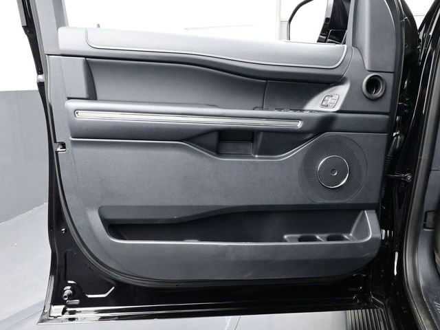 Used 2024 Ford Expedition Max XLT image 7