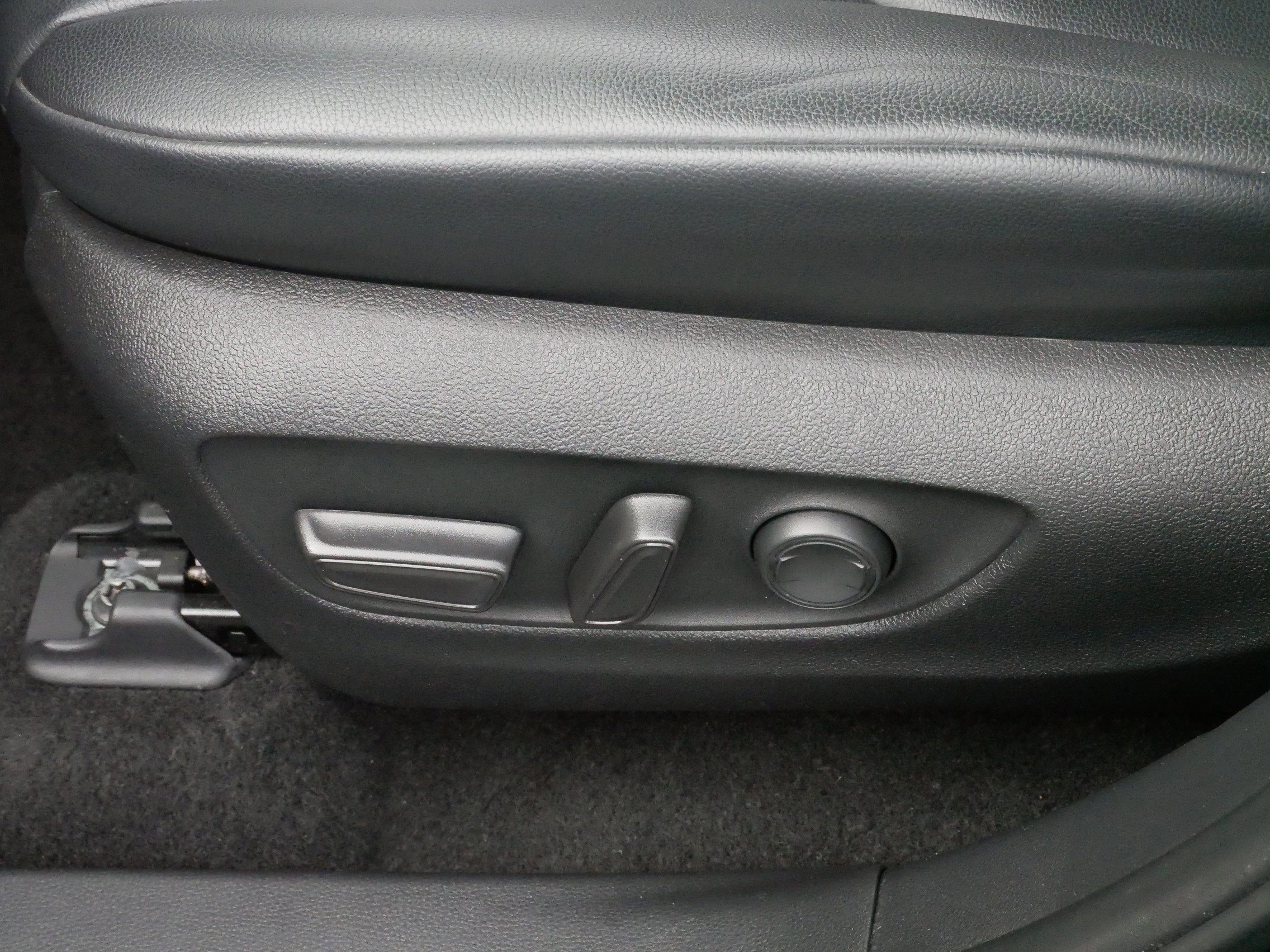 Certified 2024 Toyota Highlander XLE image 20