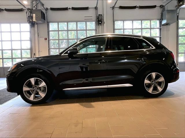 Used 2023 Audi Q5 Premium w/ Convenience Package AWD/4WD image 3