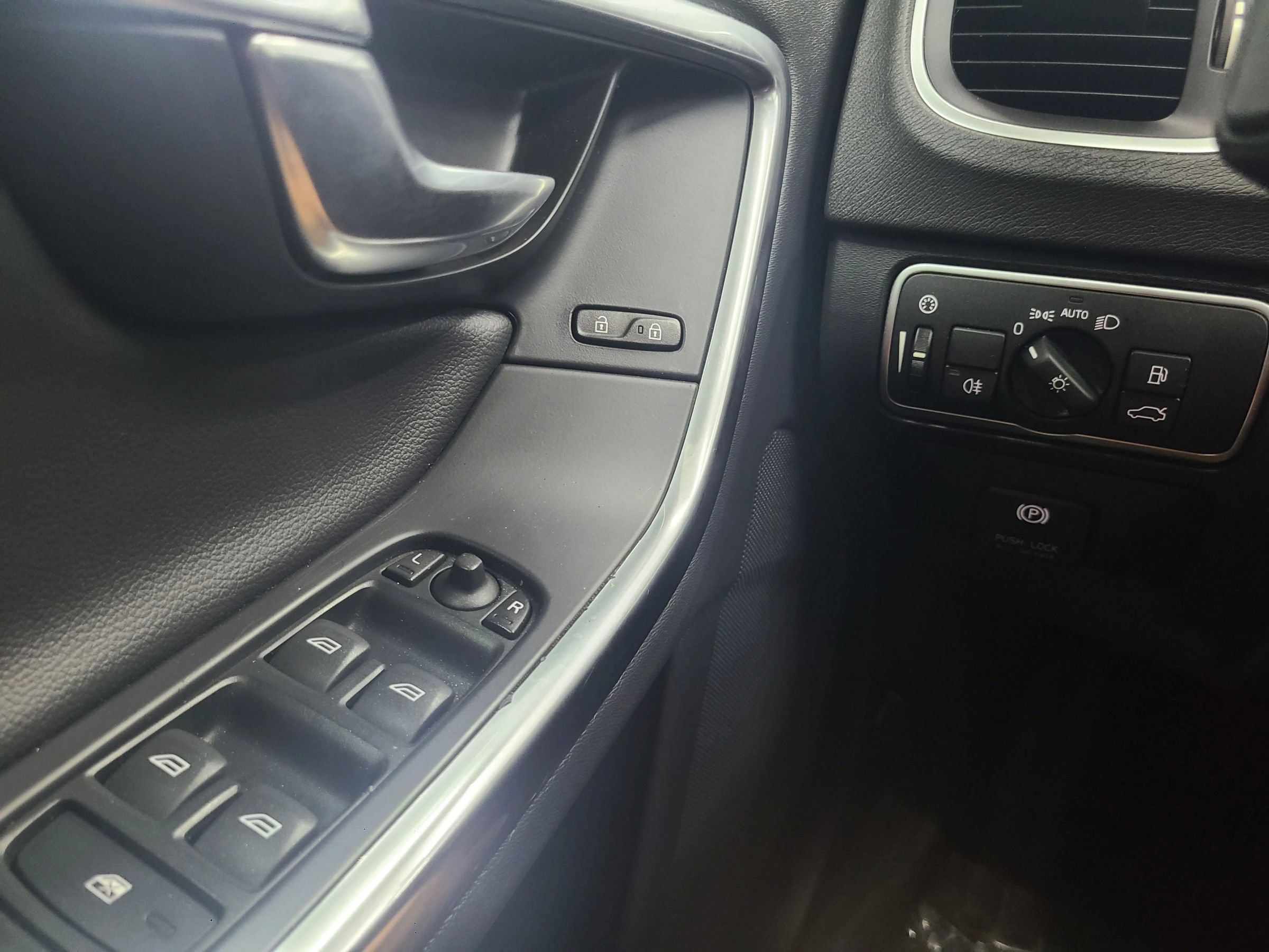 Used 2015 Volvo V60 T5 Premier AWD/4WD image 29