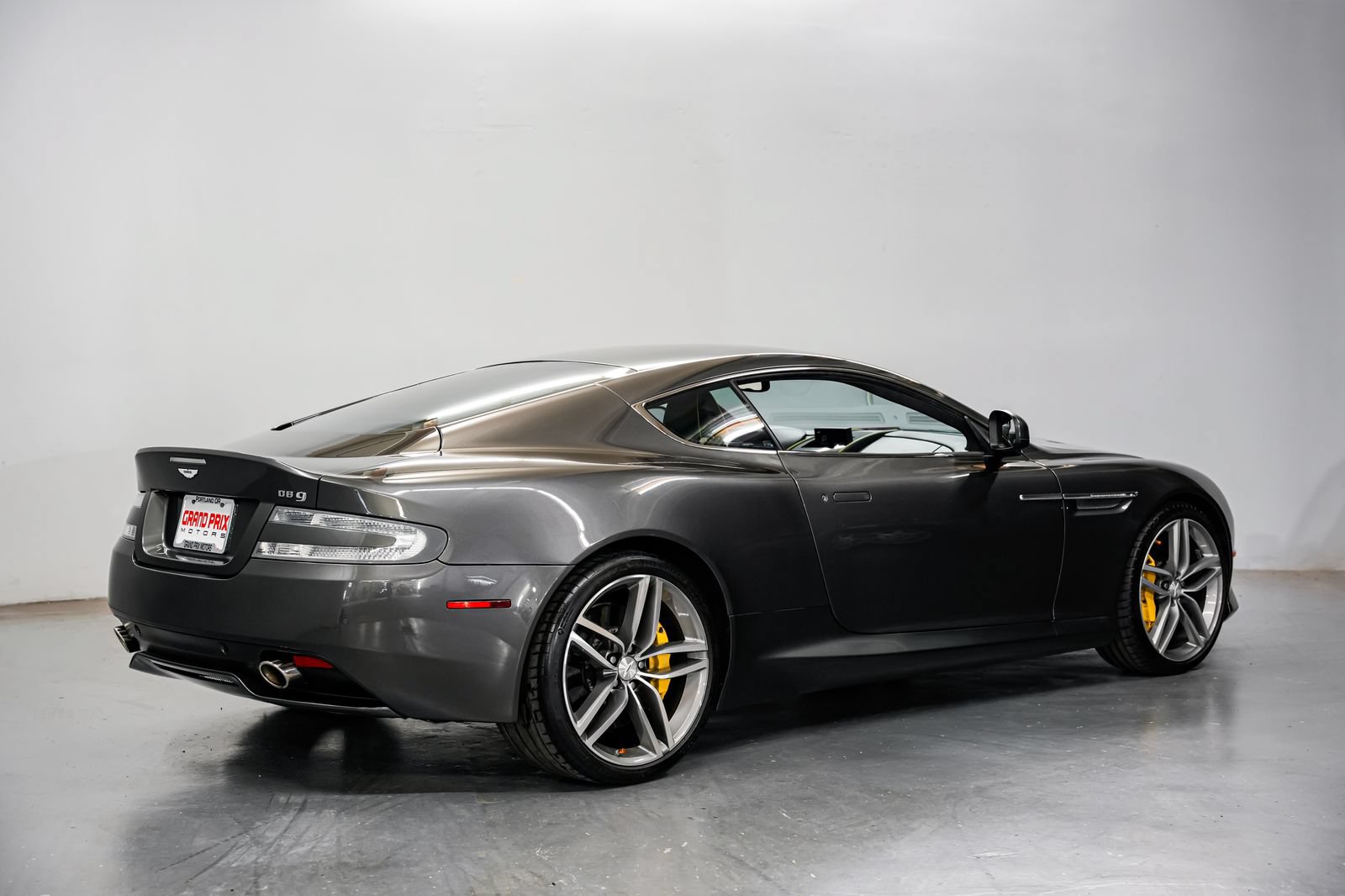 Used 2014 Aston Martin DB9 Coupe RWD image 3