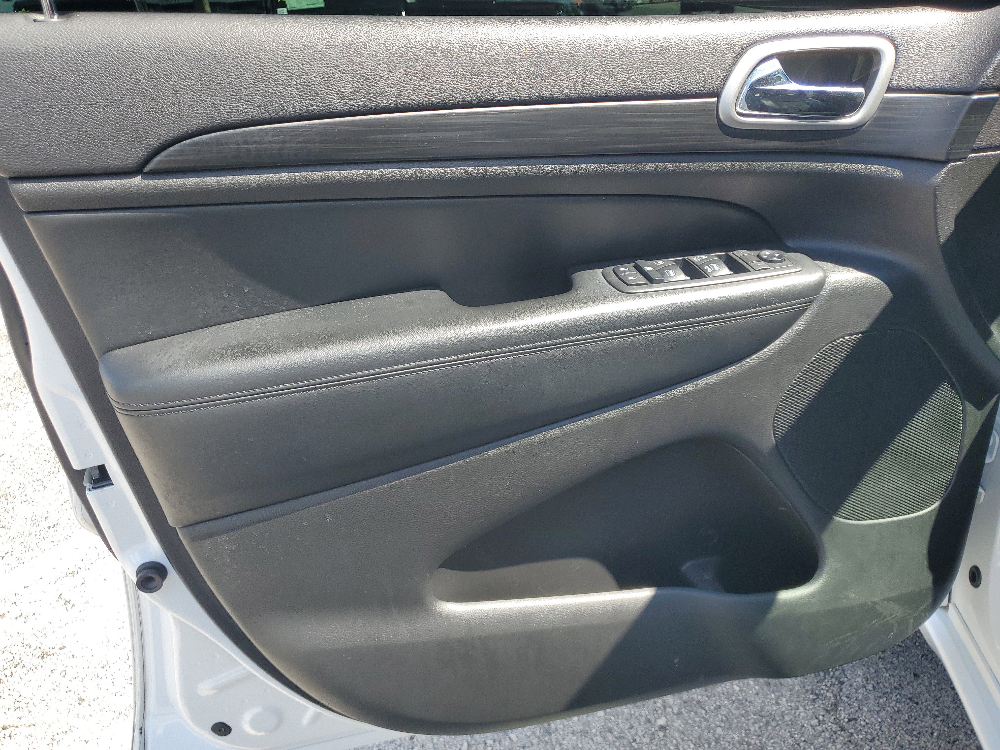 Used 2019 Jeep Grand Cherokee Altitude image 10