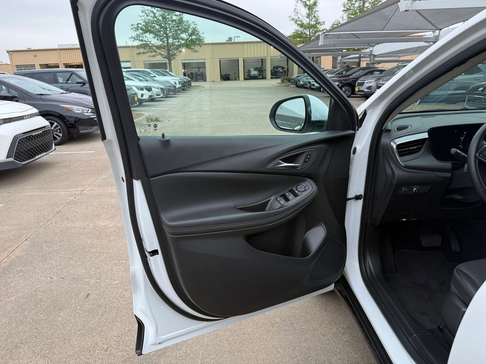 Used 2025 Buick Encore GX Preferred AWD/4WD image 18