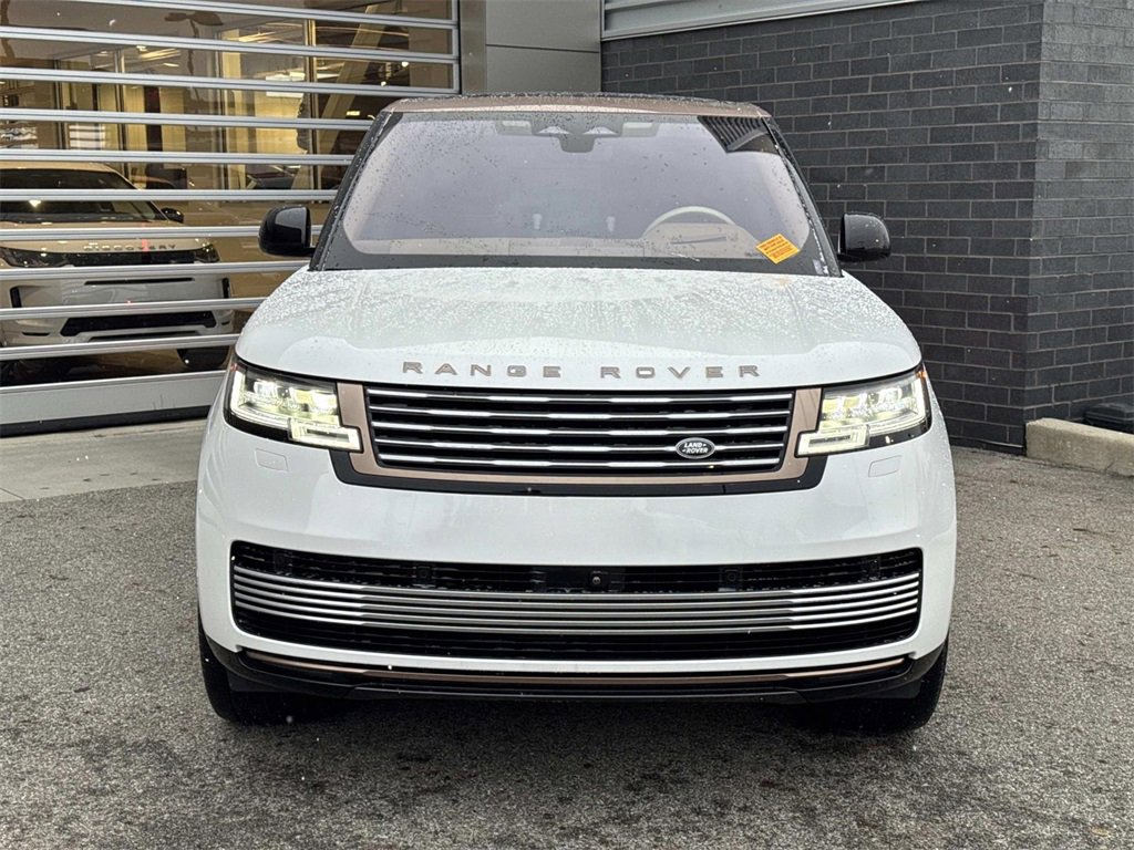Used 2023 Land Rover Range Rover SV image 2