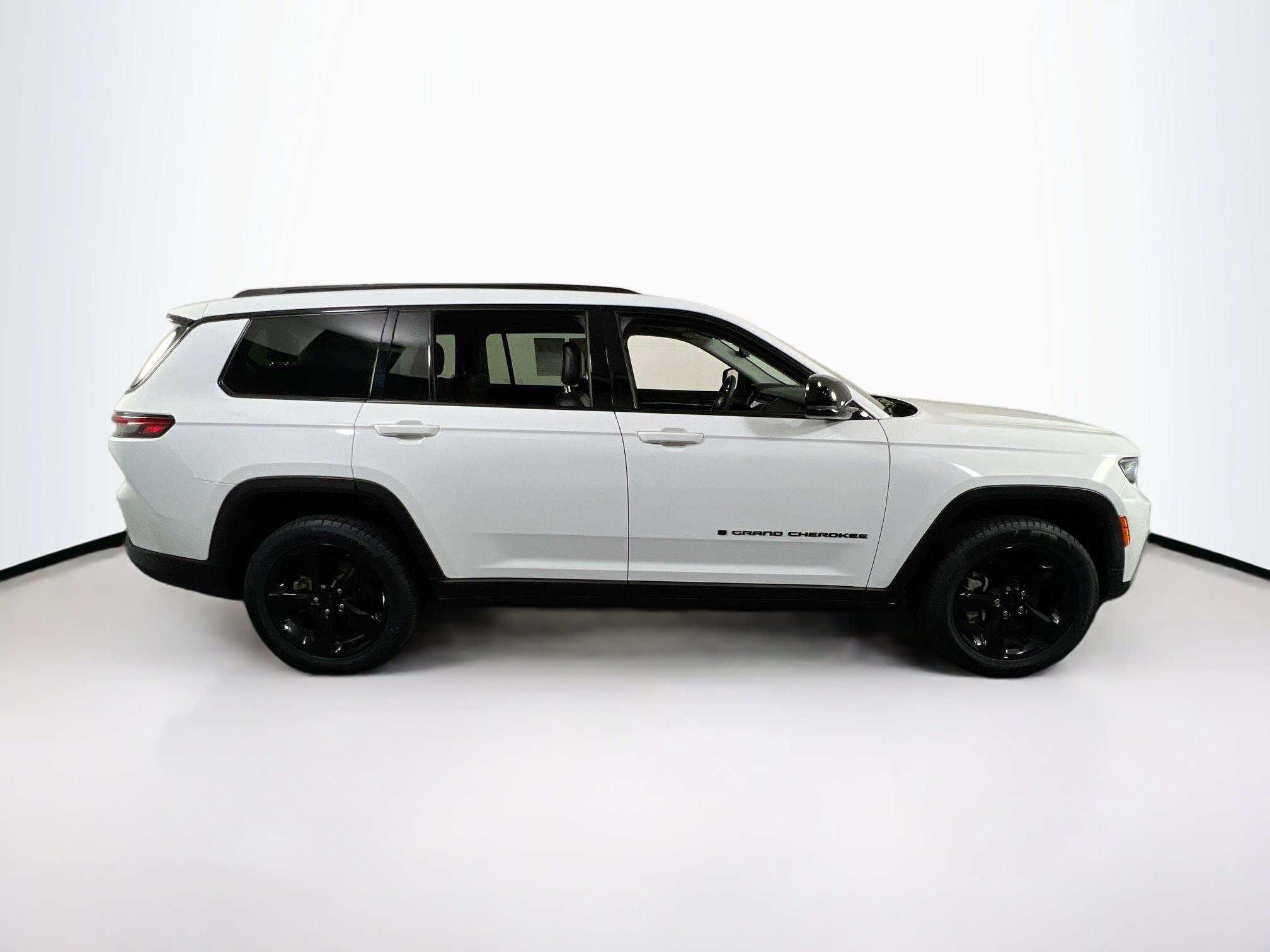 Used 2023 Jeep Grand Cherokee L Limited w/ Black Appearance Package image 4