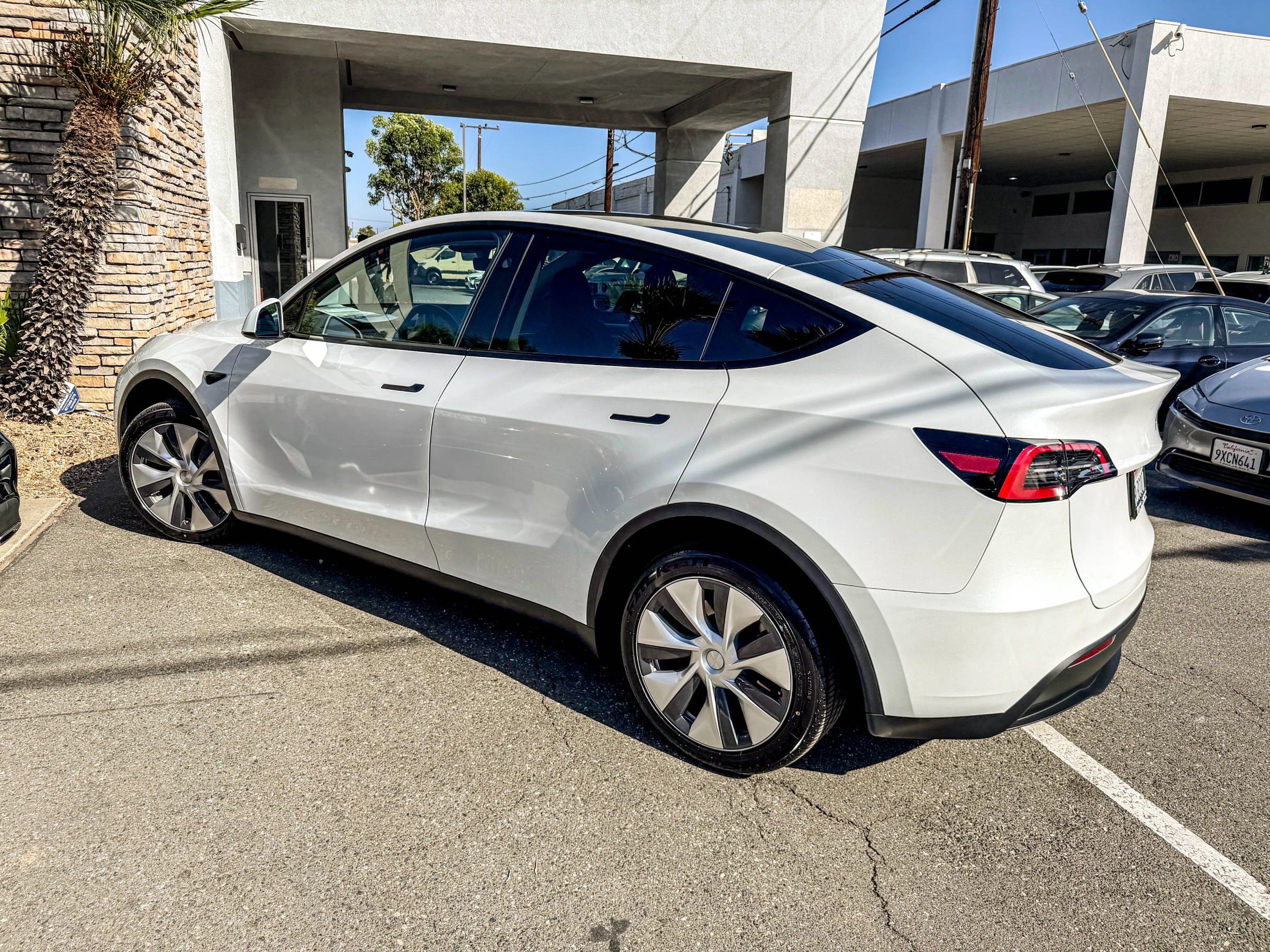 Used 2024 Tesla Model Y Long Range AWD/4WD image 4