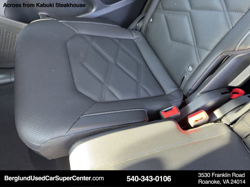 Used 2025 Volkswagen Atlas SE image 30