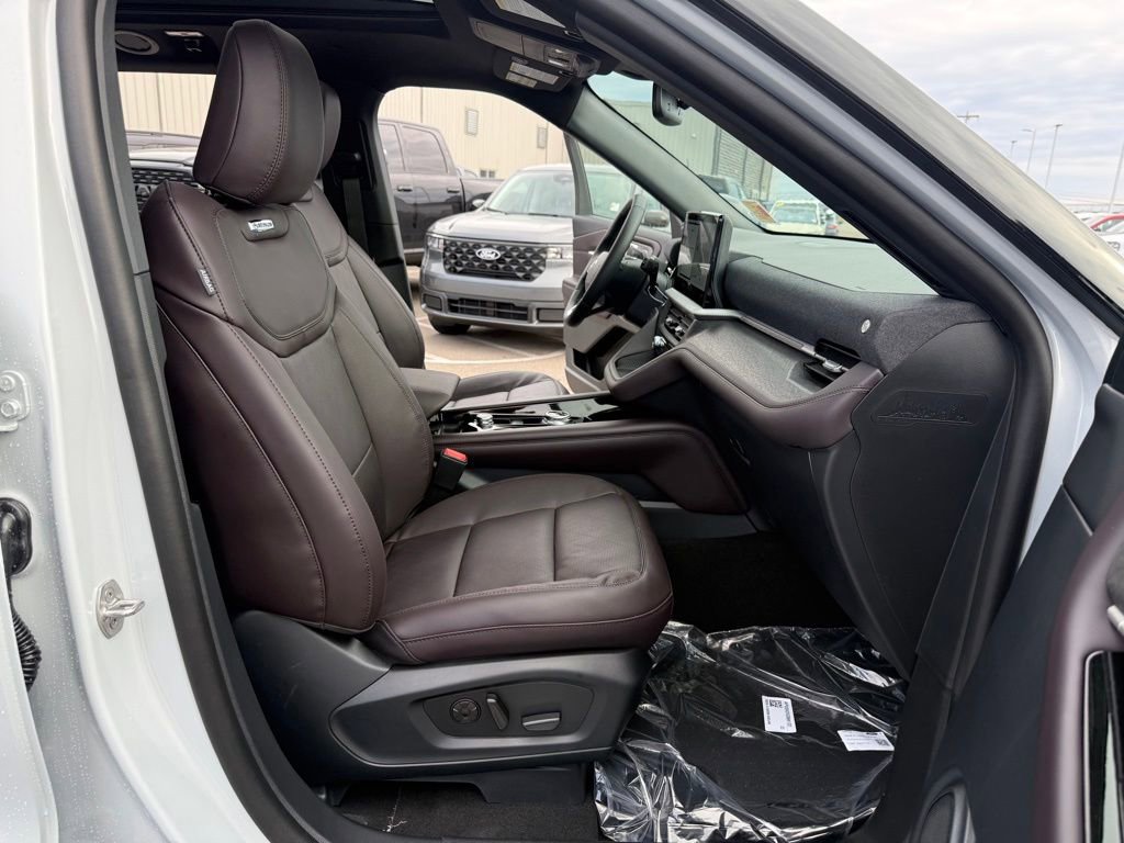 New 2026 Ford Explorer Platinum image 19