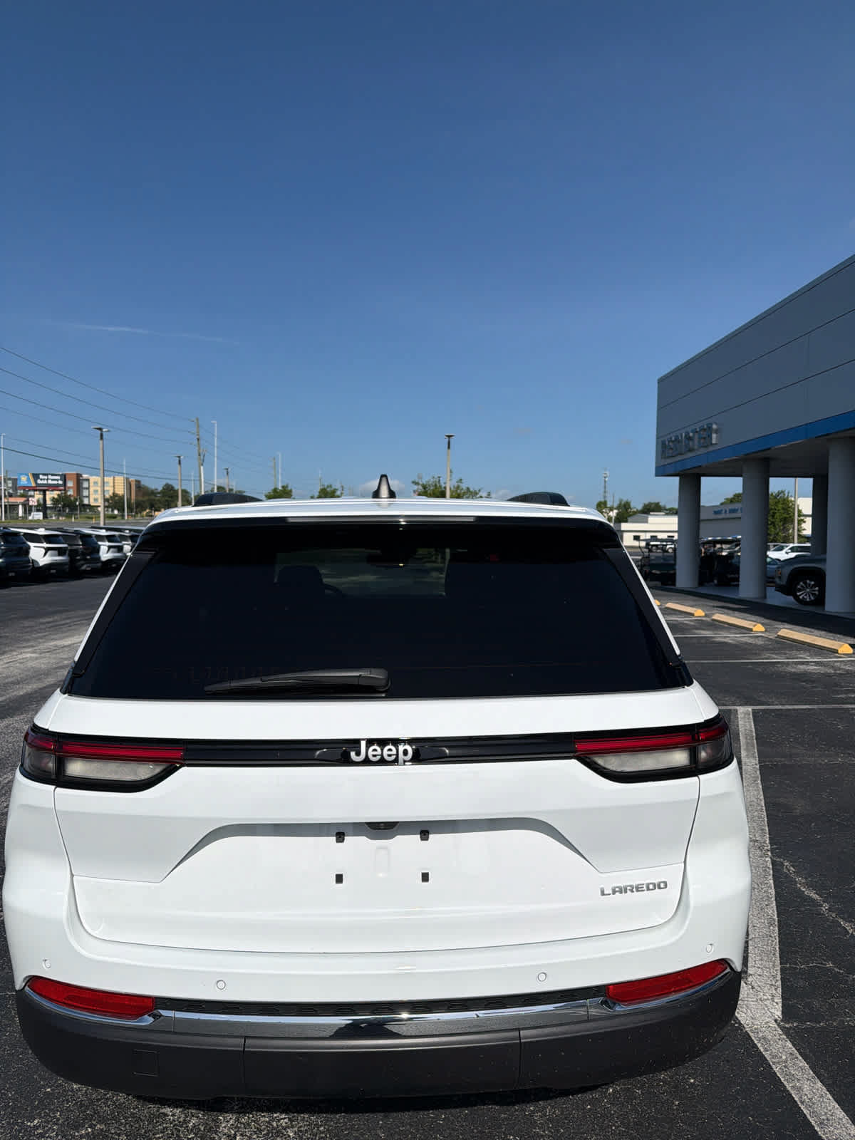 Used 2024 Jeep Grand Cherokee Laredo X w/ Luxury Tech Group I RWD image 4