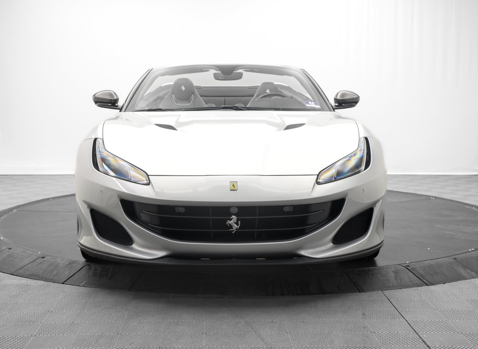 Used 2019 Ferrari Portofino RWD image 2