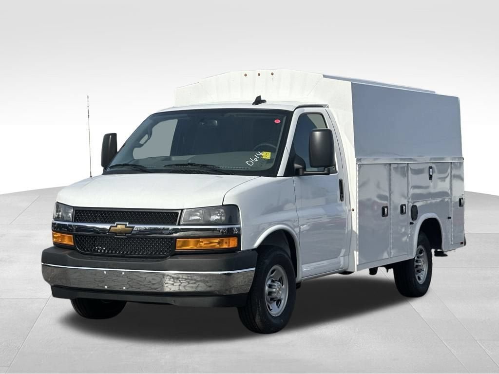New 2026 Chevrolet Express 3500 w/ Power Convenience Package RWD image 6