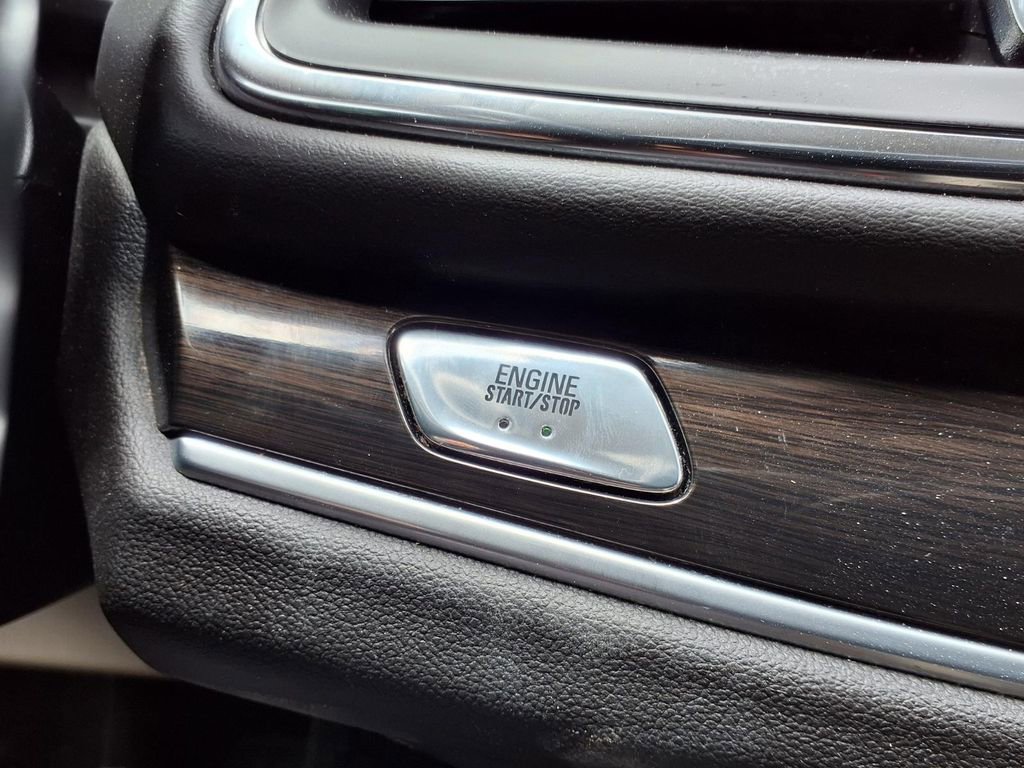 Used 2019 Buick Enclave Essence FWD image 11