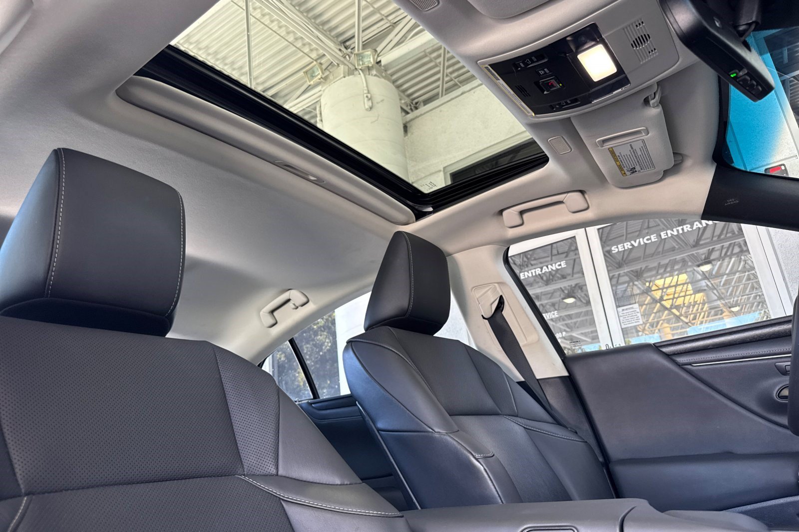 Certified 2022 Lexus ES 300h w/ Premium Package FWD image 20