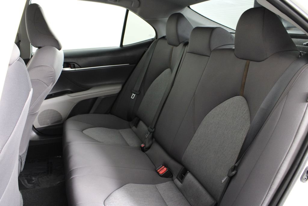 Used 2020 Toyota Camry L image 19