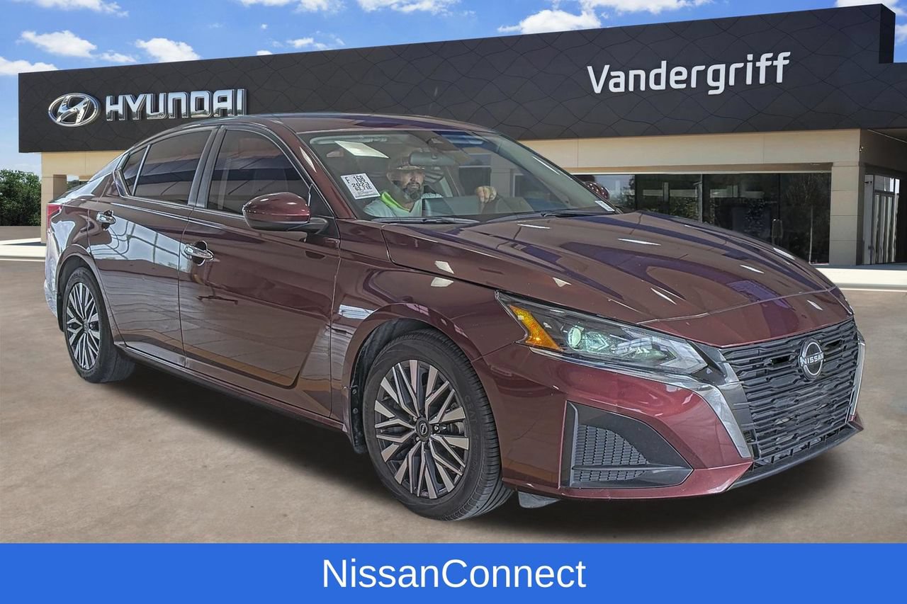 Used 2023 Nissan Altima 2.5 SV w/ SV Premium Package FWD image 4