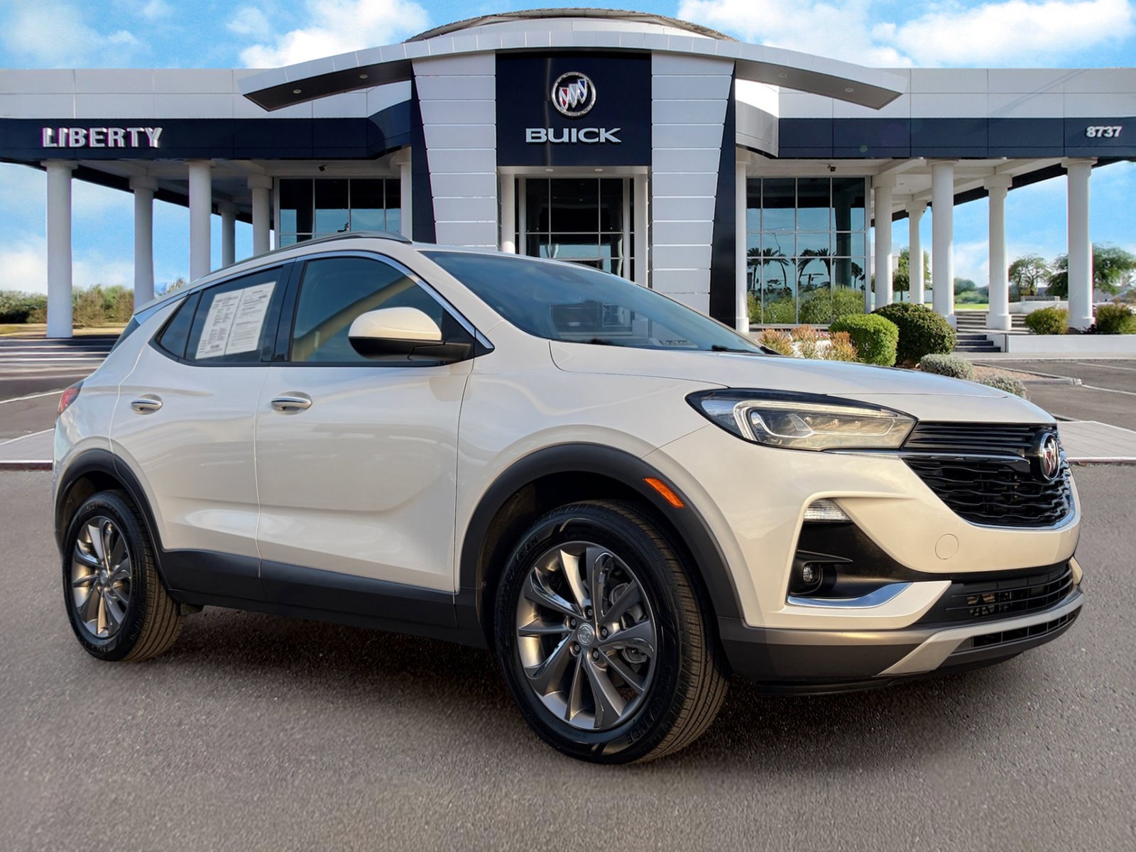 Used 2022 Buick Encore GX Essence w/ Experience Buick Package AWD/4WD image 2