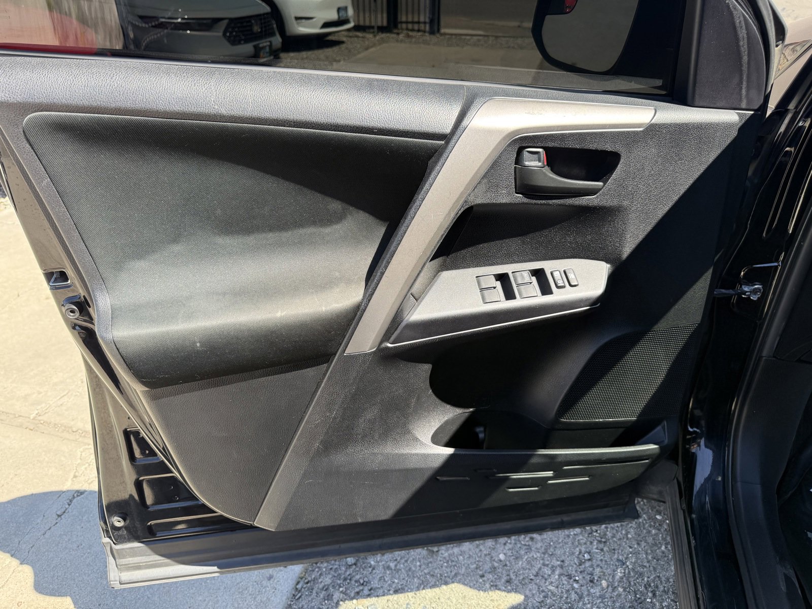 Used 2016 Toyota RAV4 LE image 13