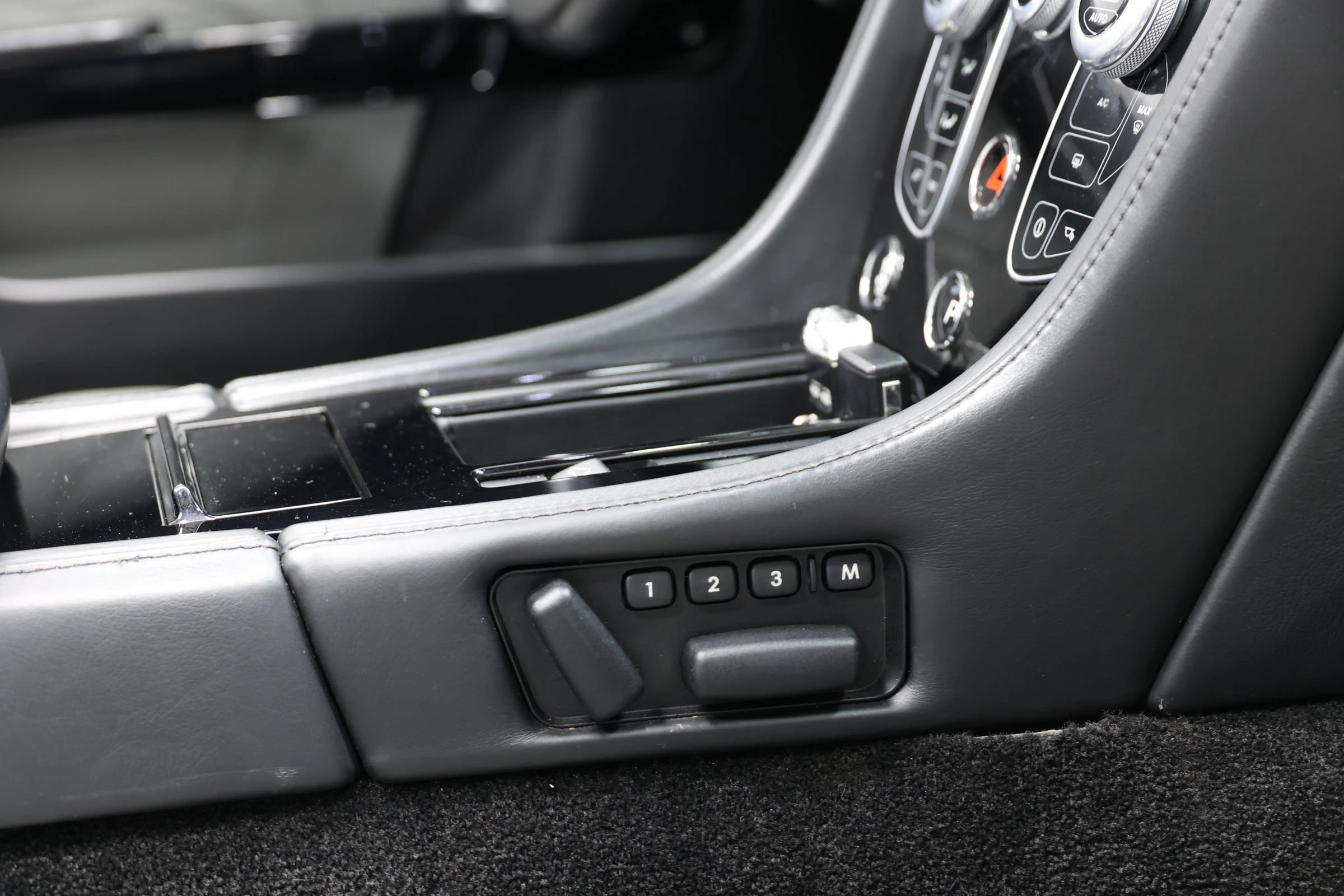 Used 2016 Aston Martin V8 Vantage S RWD image 55