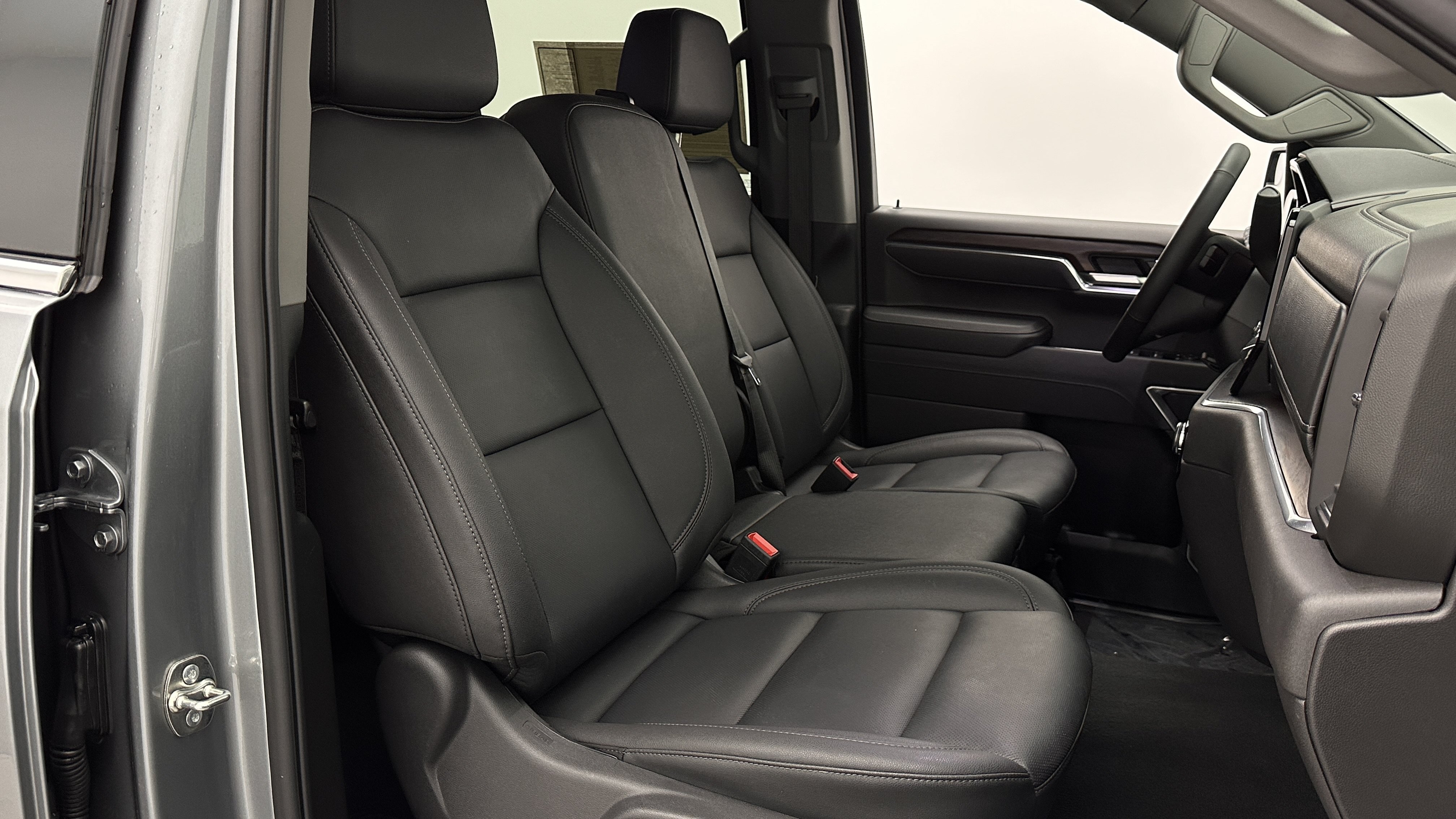 Used 2026 GMC Sierra 1500 SLT RWD image 37