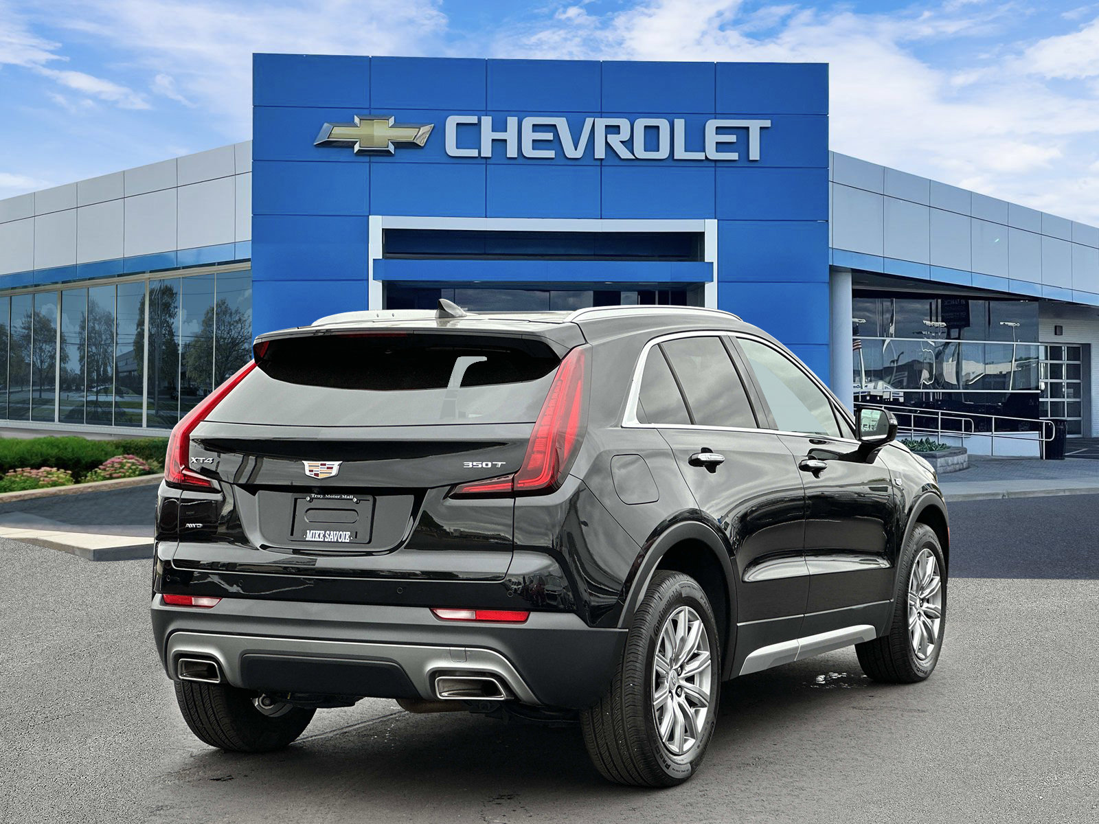 Certified 2023 Cadillac XT4 Premium Luxury w/ Cold Weather Package AWD/4WD image 4
