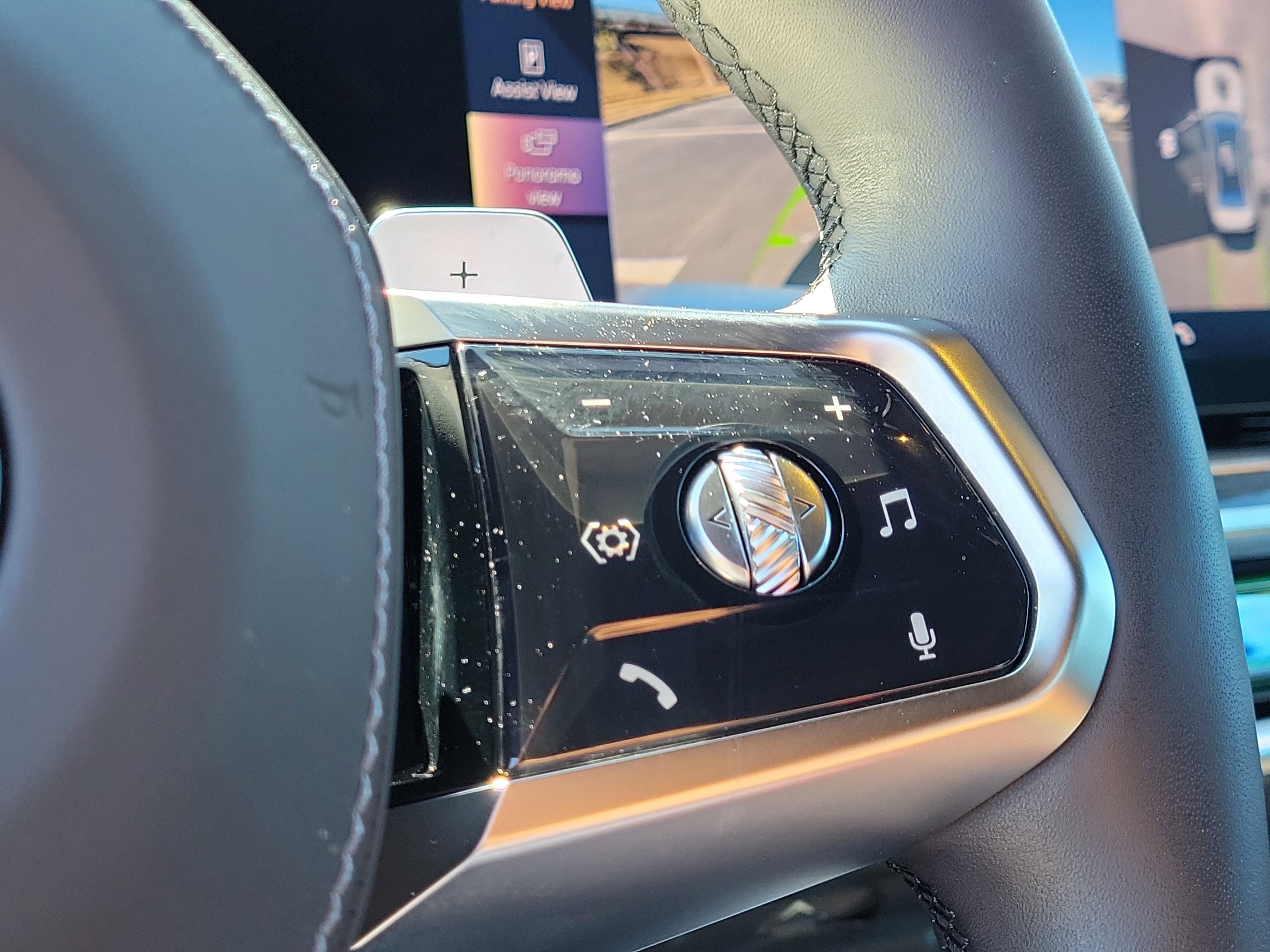 Used 2025 BMW 740i image 28