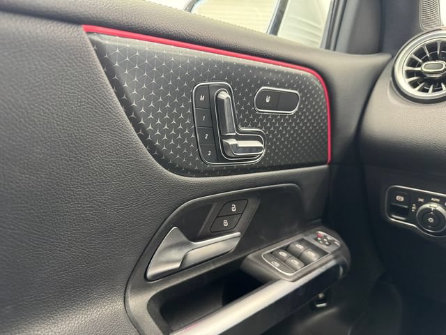 Certified 2024 Mercedes-Benz GLB 250 image 33