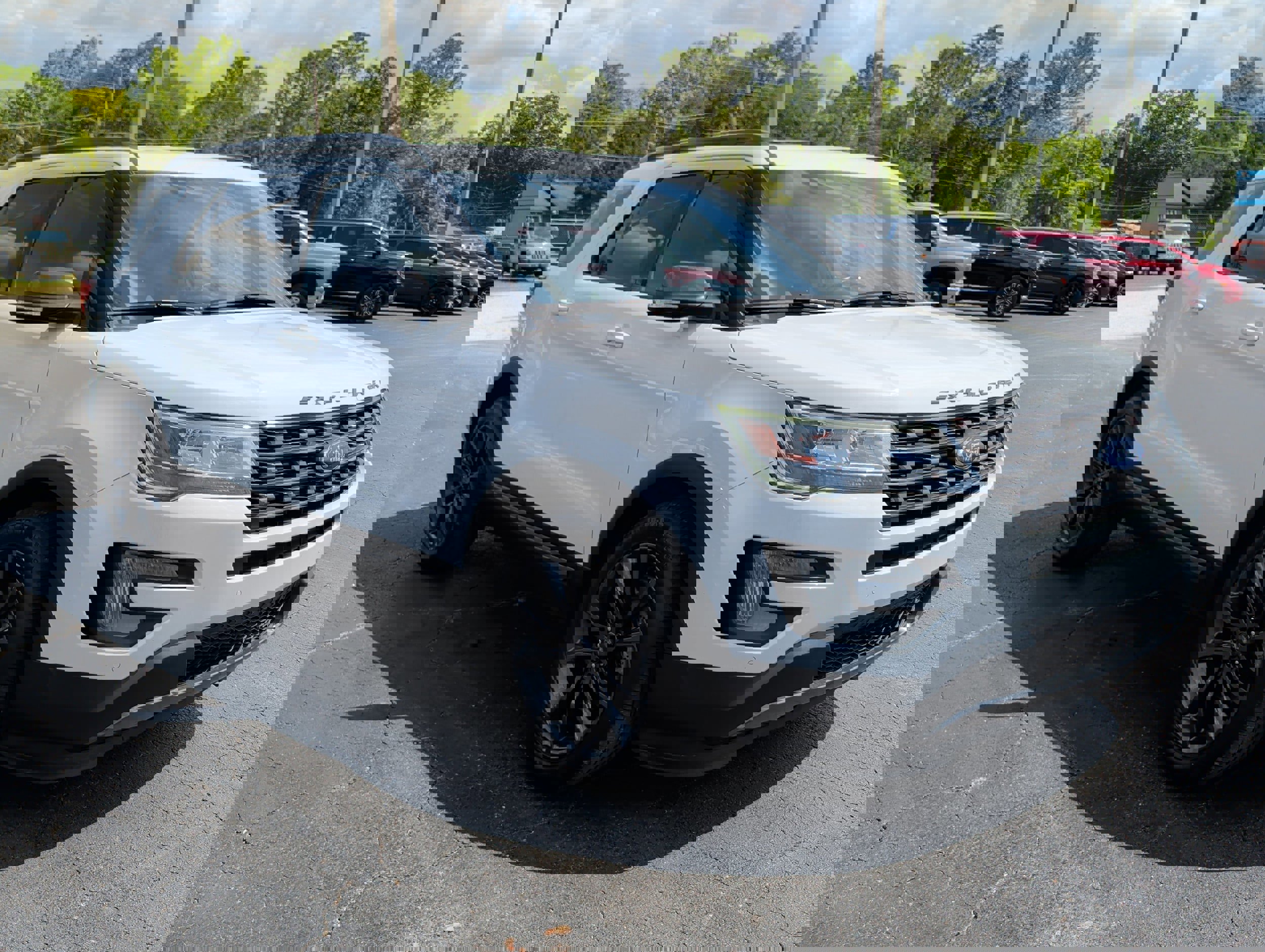 Used 2017 Ford Explorer XLT w/ Equipment Group 202A FWD image 2