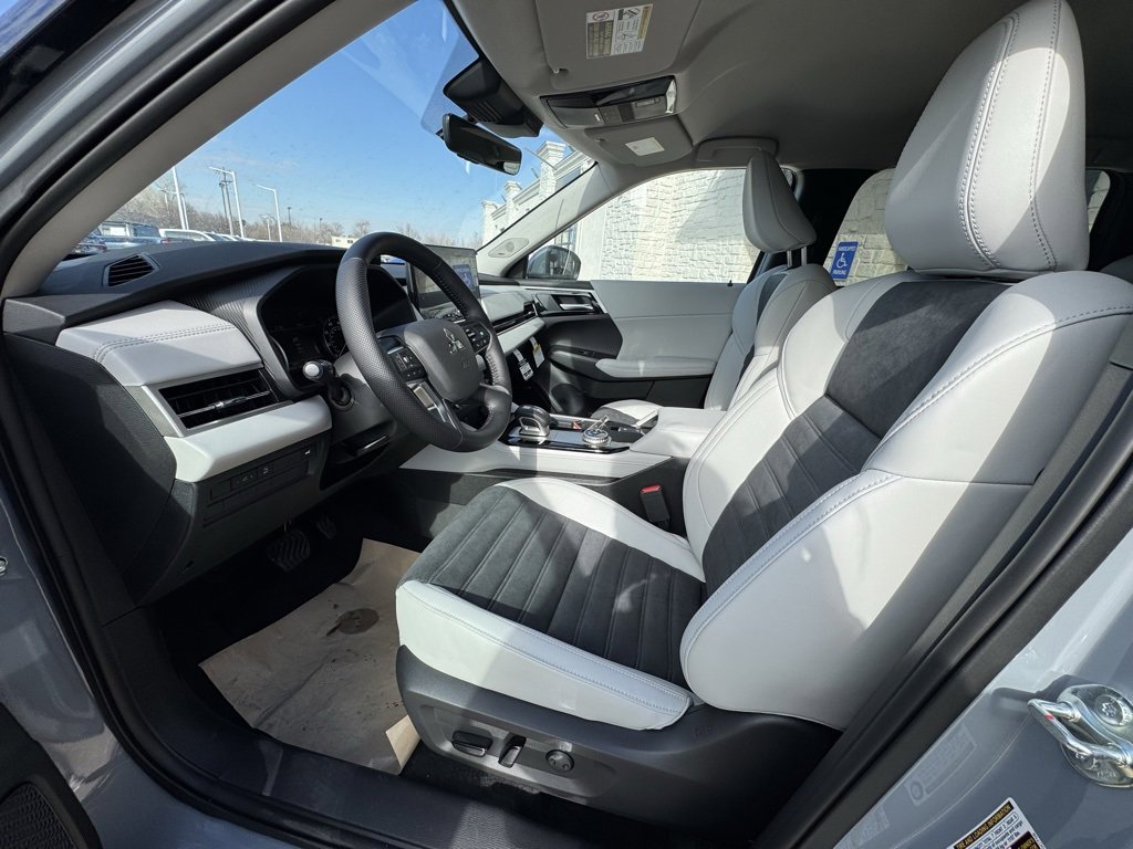 New 2026 Mitsubishi Outlander SE image 12