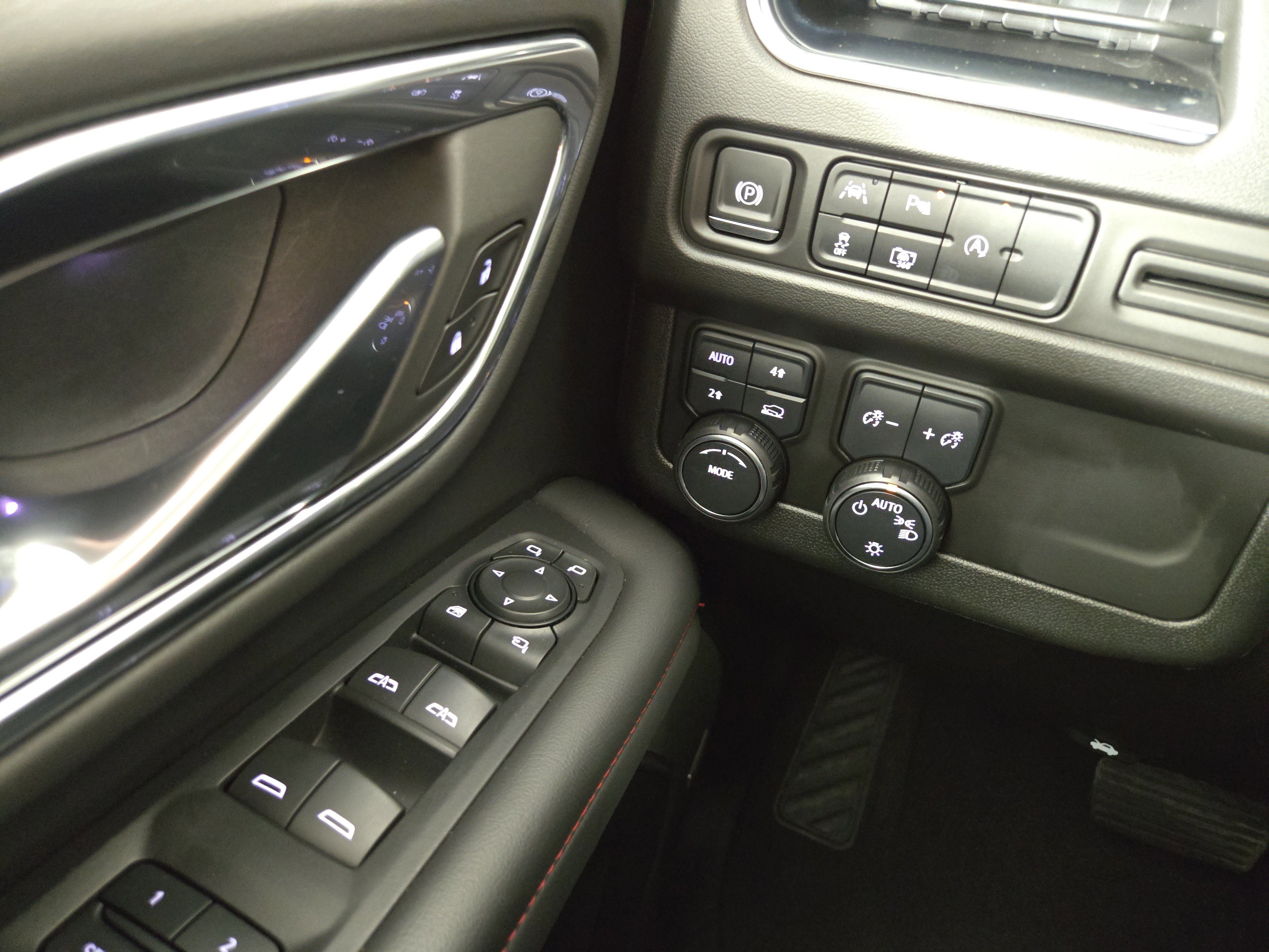 Certified 2024 Chevrolet Tahoe RST w/ Luxury Package AWD/4WD image 31