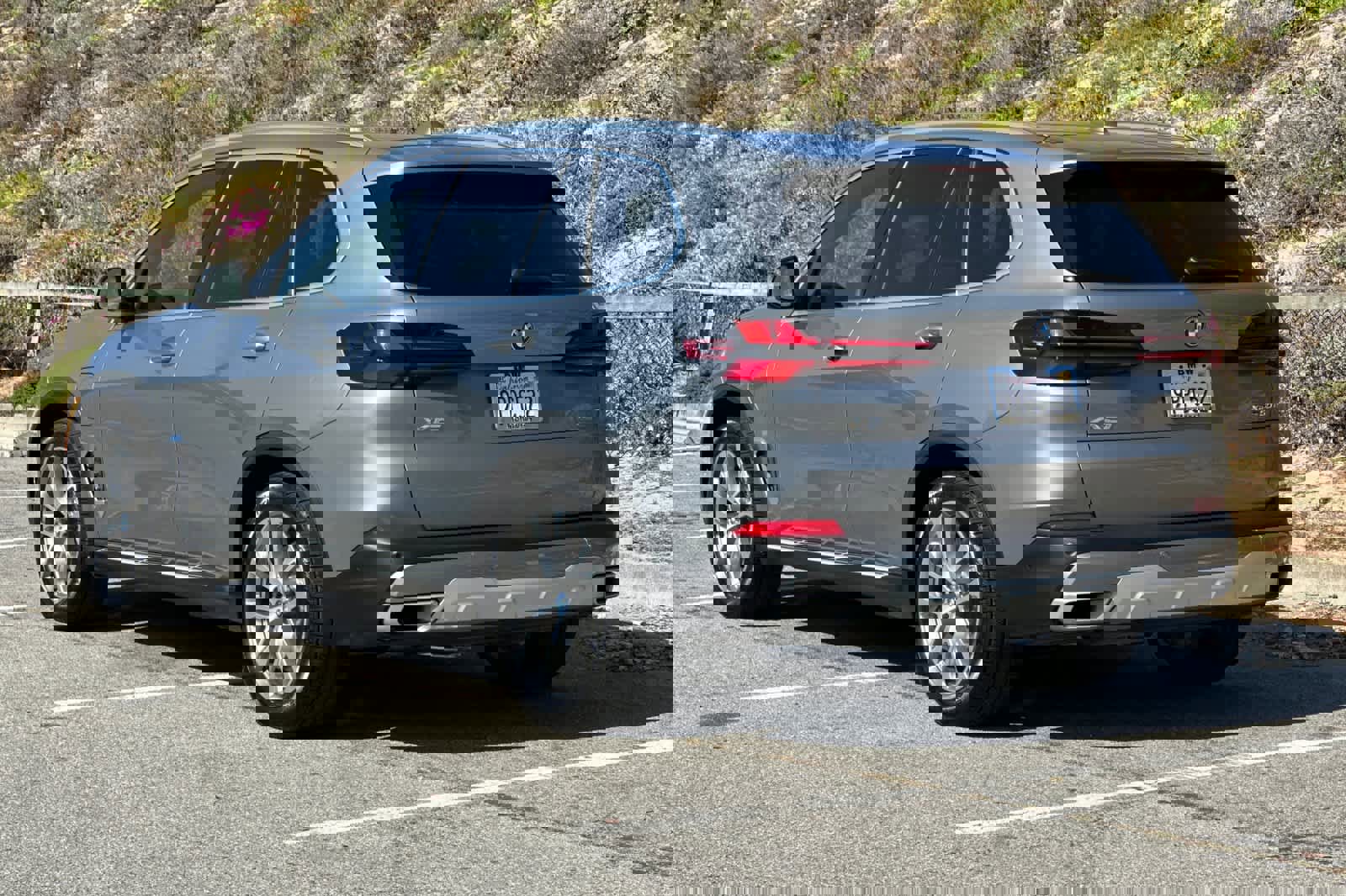 Used 2025 BMW X5 xDrive50e w/ Premium Package image 7