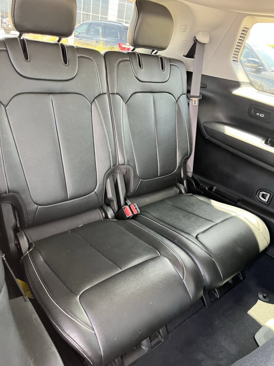 Used 2023 Jeep Grand Cherokee L Limited RWD image 24
