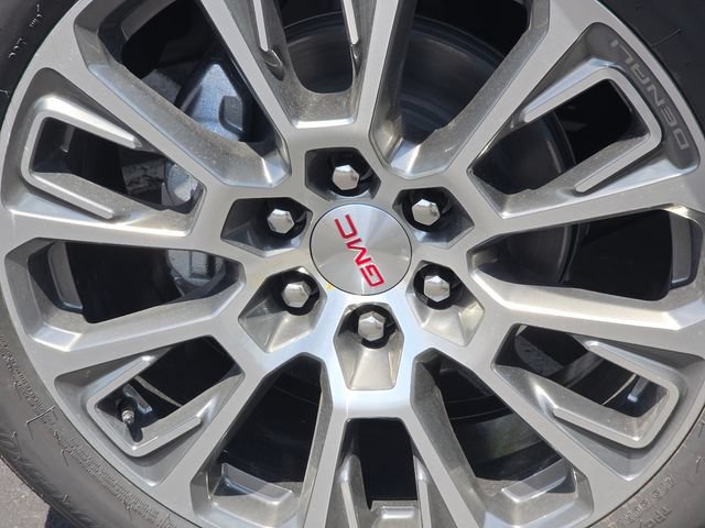 New 2026 GMC Yukon Denali w/ Denali Reserve Package AWD/4WD image 11