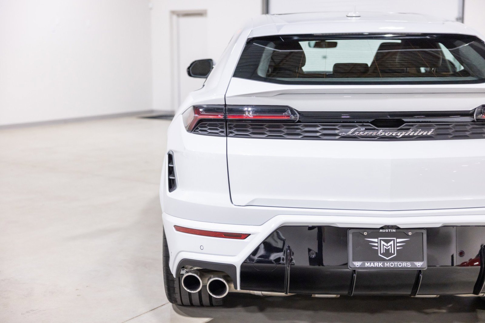 Used 2025 Lamborghini Urus SE image 14