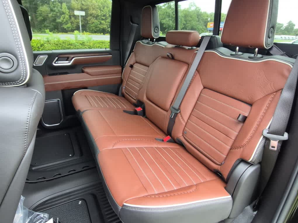 New 2026 GMC Sierra 3500 Denali Ultimate w/ LPO, Black Badging Package AWD/4WD image 7