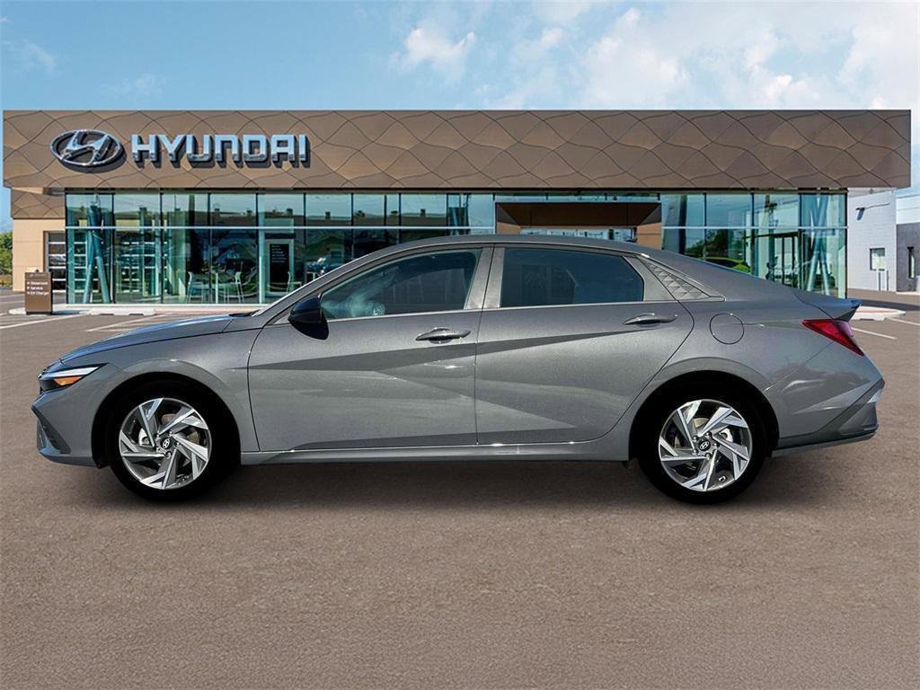 New 2025 Hyundai Elantra Sport image 3