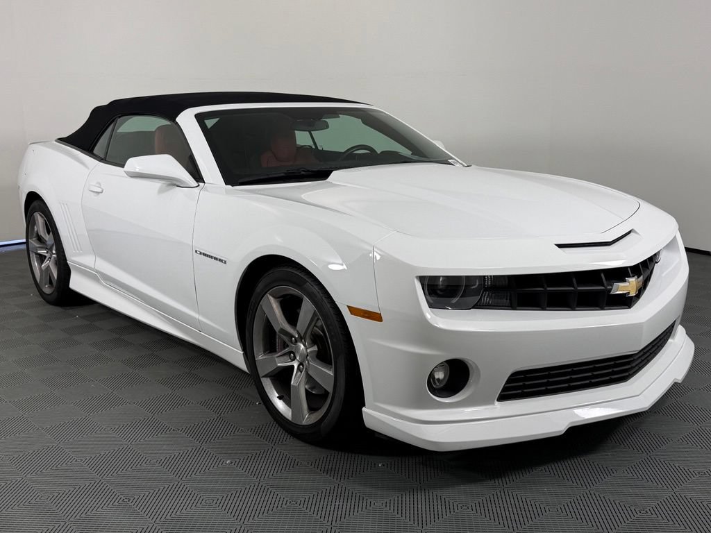 Used 2013 Chevrolet Camaro SS RWD image 9