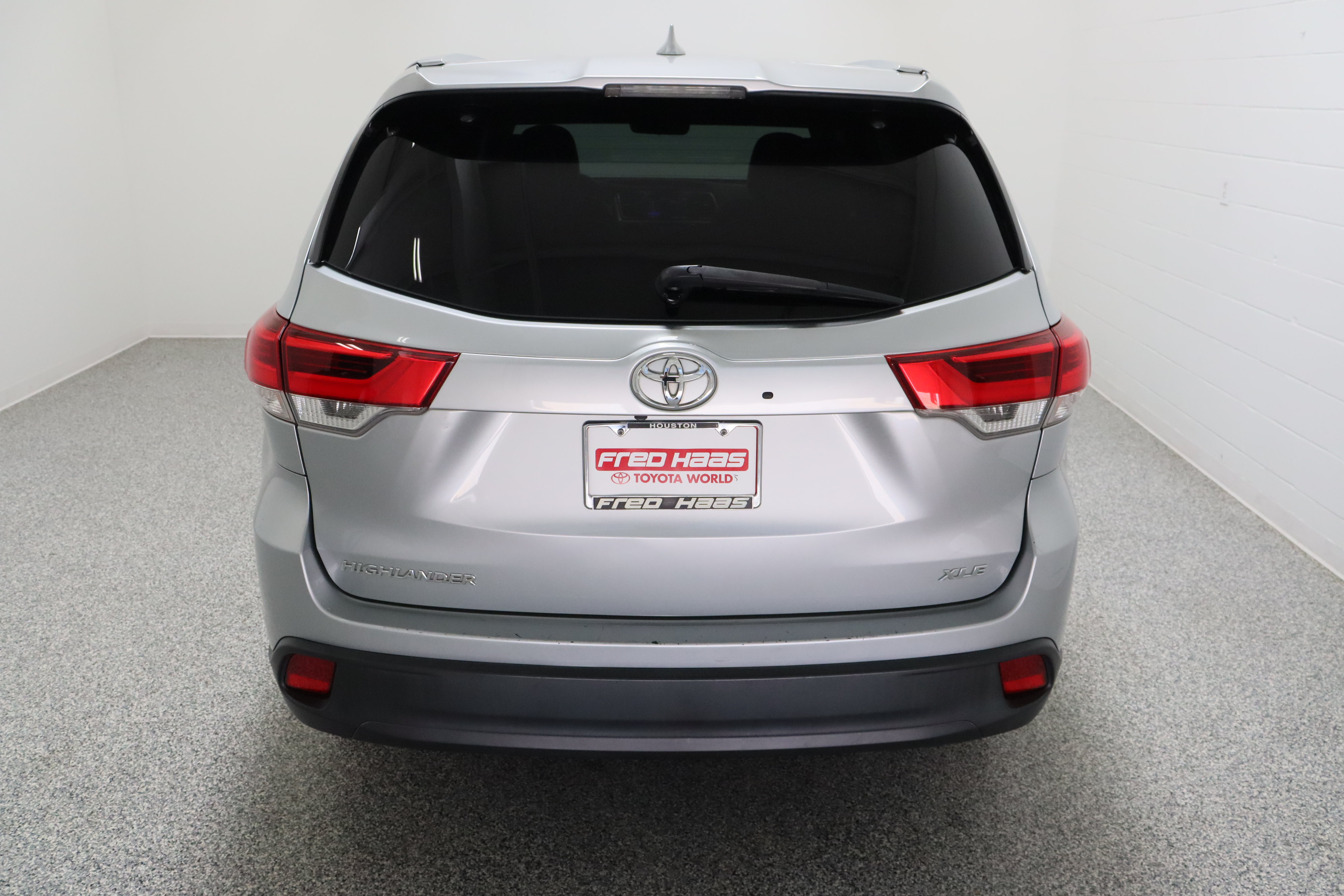 Used 2019 Toyota Highlander XLE FWD image 8