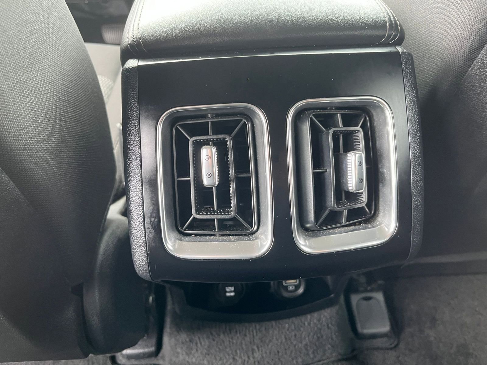 Used 2023 Kia Sorento LX image 22