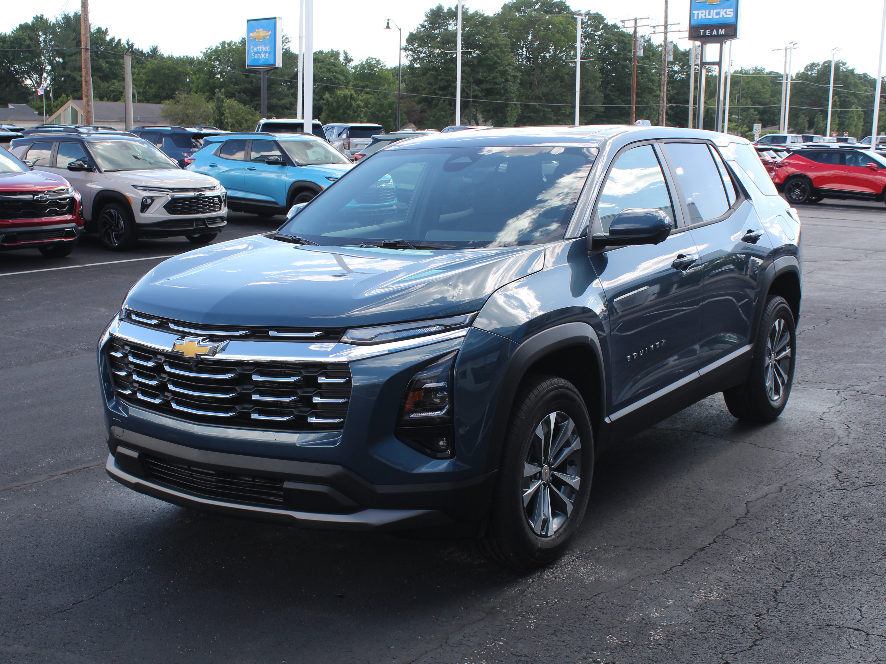 New 2026 Chevrolet Equinox LT w/ Safety and Technology Package FWD image 7