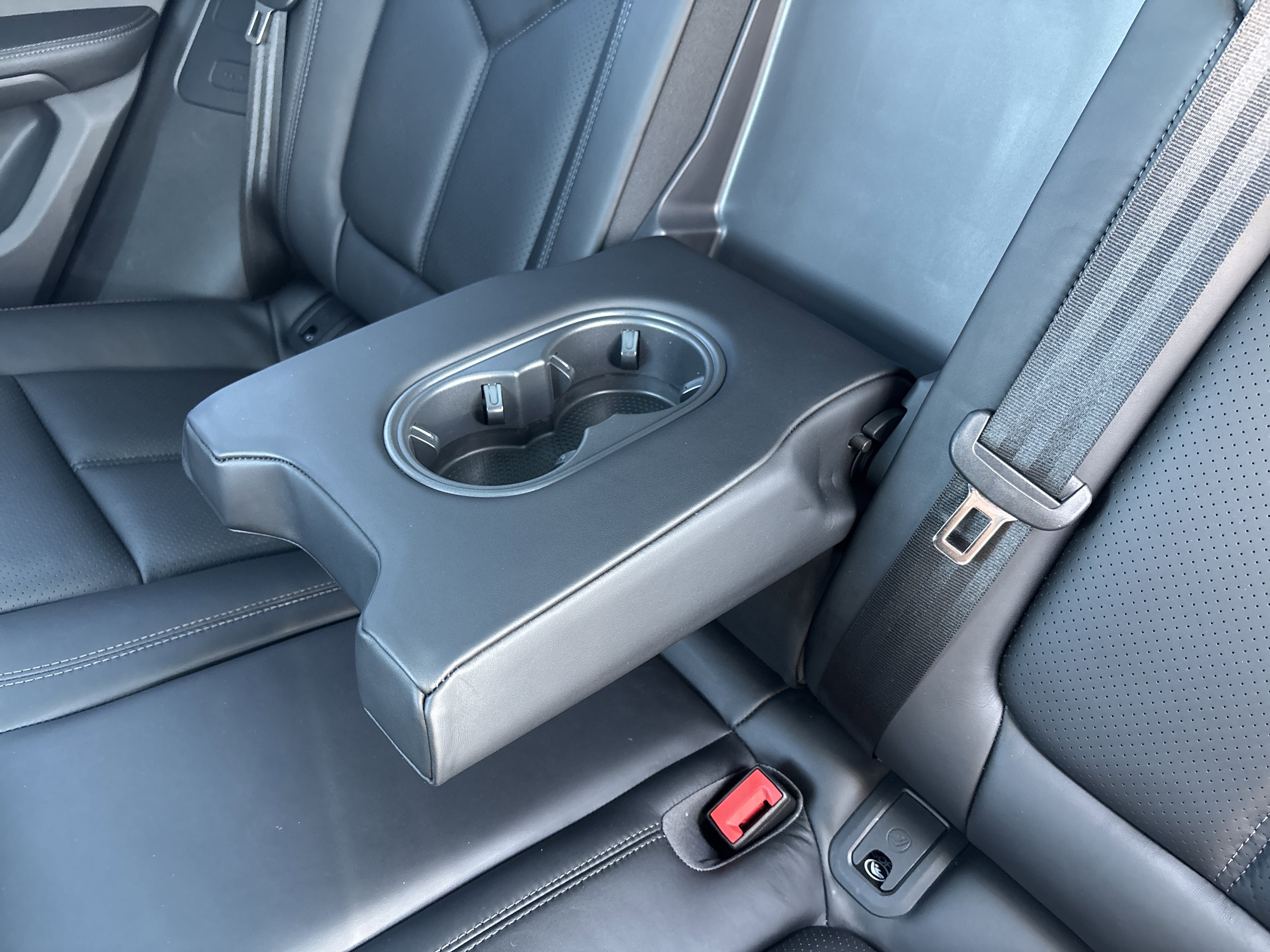 Certified 2024 Porsche Macan image 30