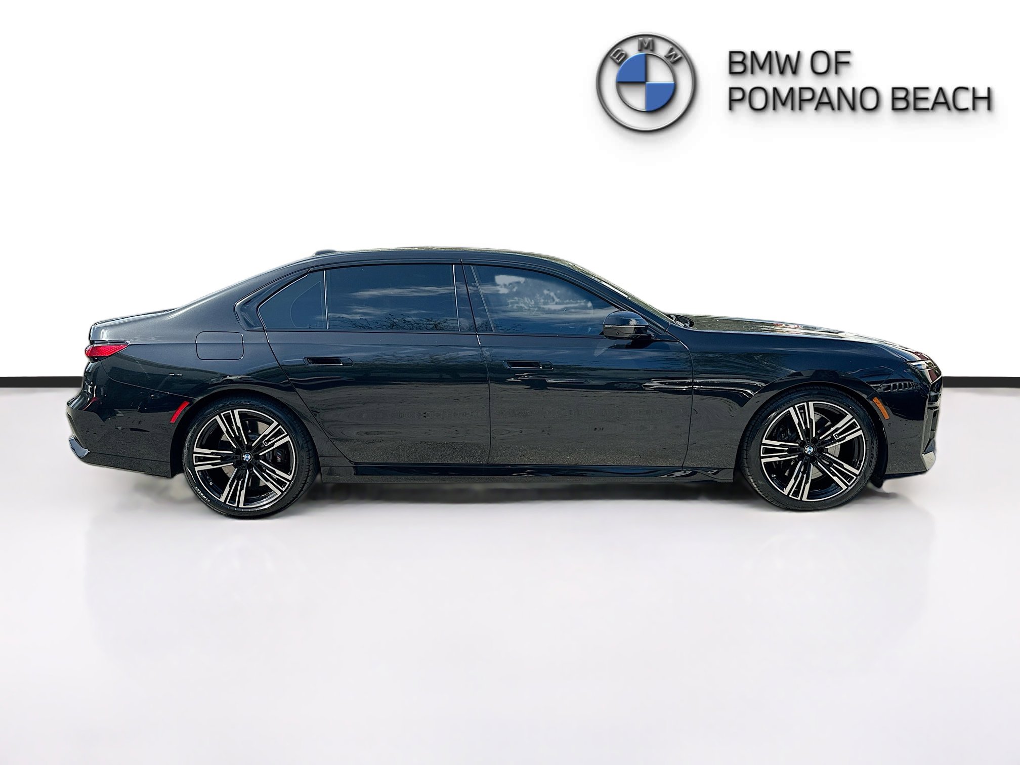 Used 2023 BMW 760i xDrive image 8