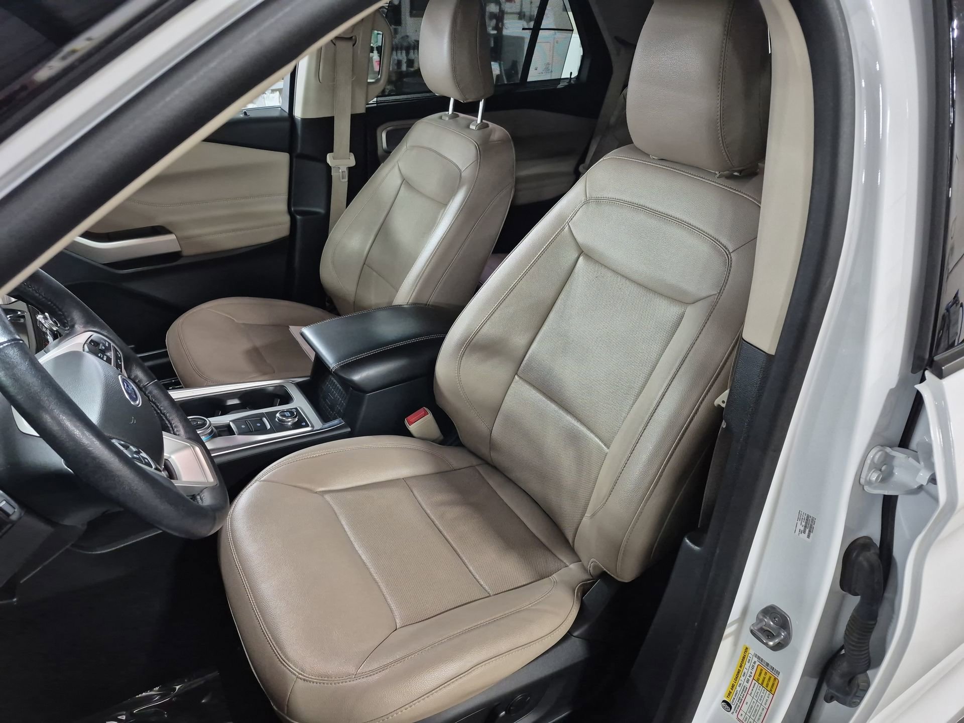 Used 2023 Ford Explorer Limited image 20