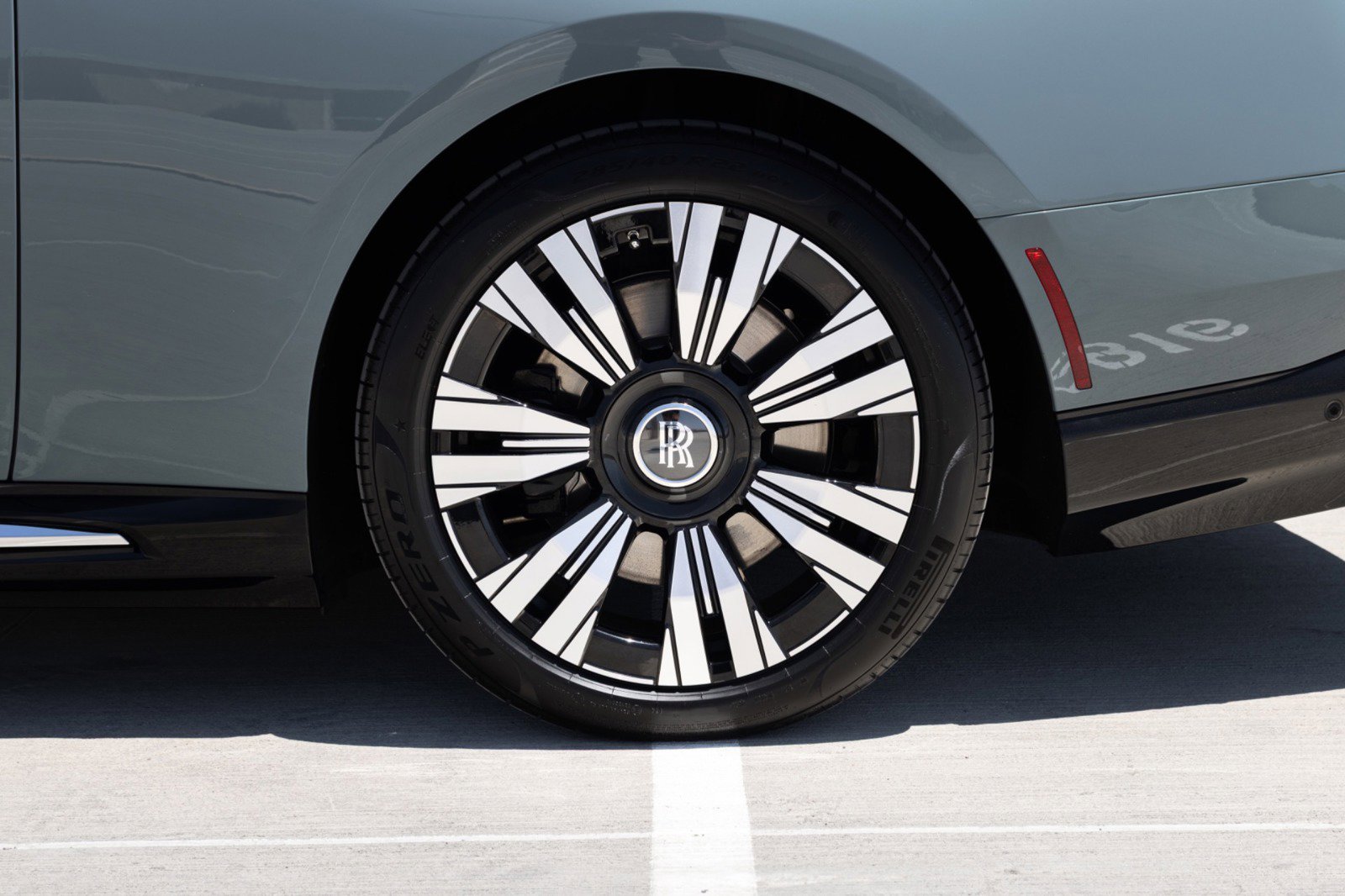Used 2024 Rolls-Royce Spectre w/ Spectre Launch Package AWD/4WD image 15