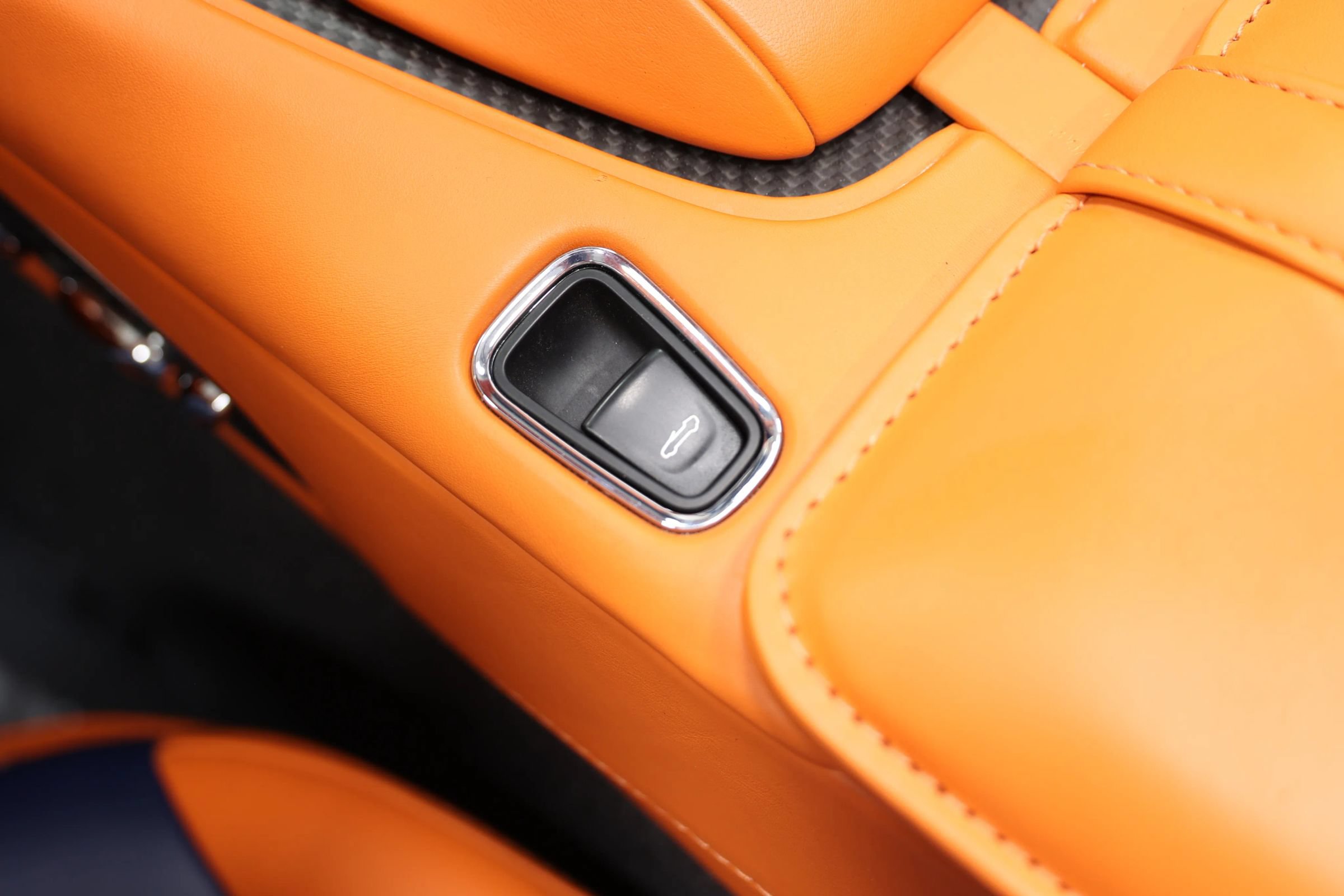 Used 2022 Aston Martin DBS Superleggera Volante RWD image 55