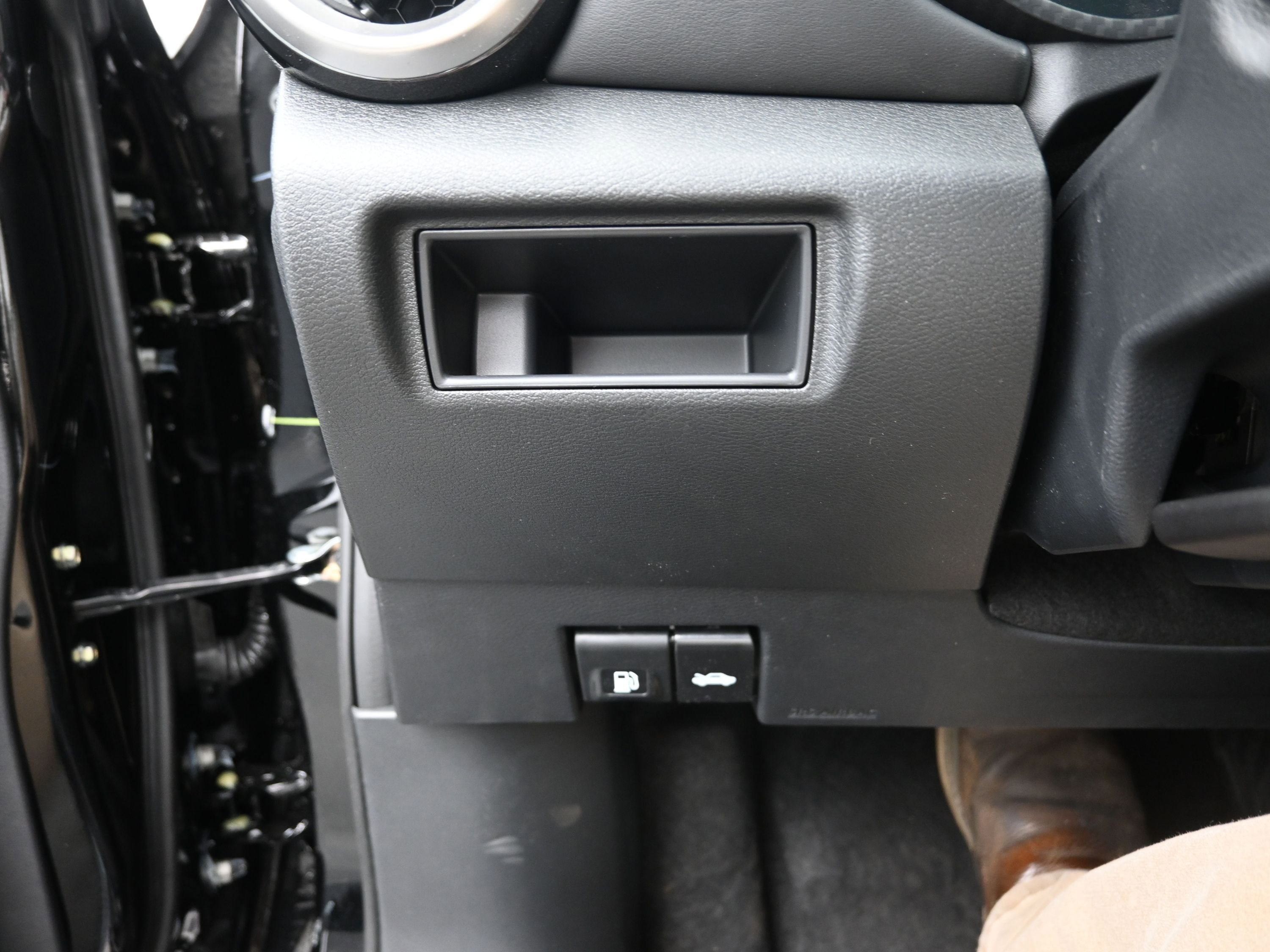 New 2025 Nissan Versa SR image 12