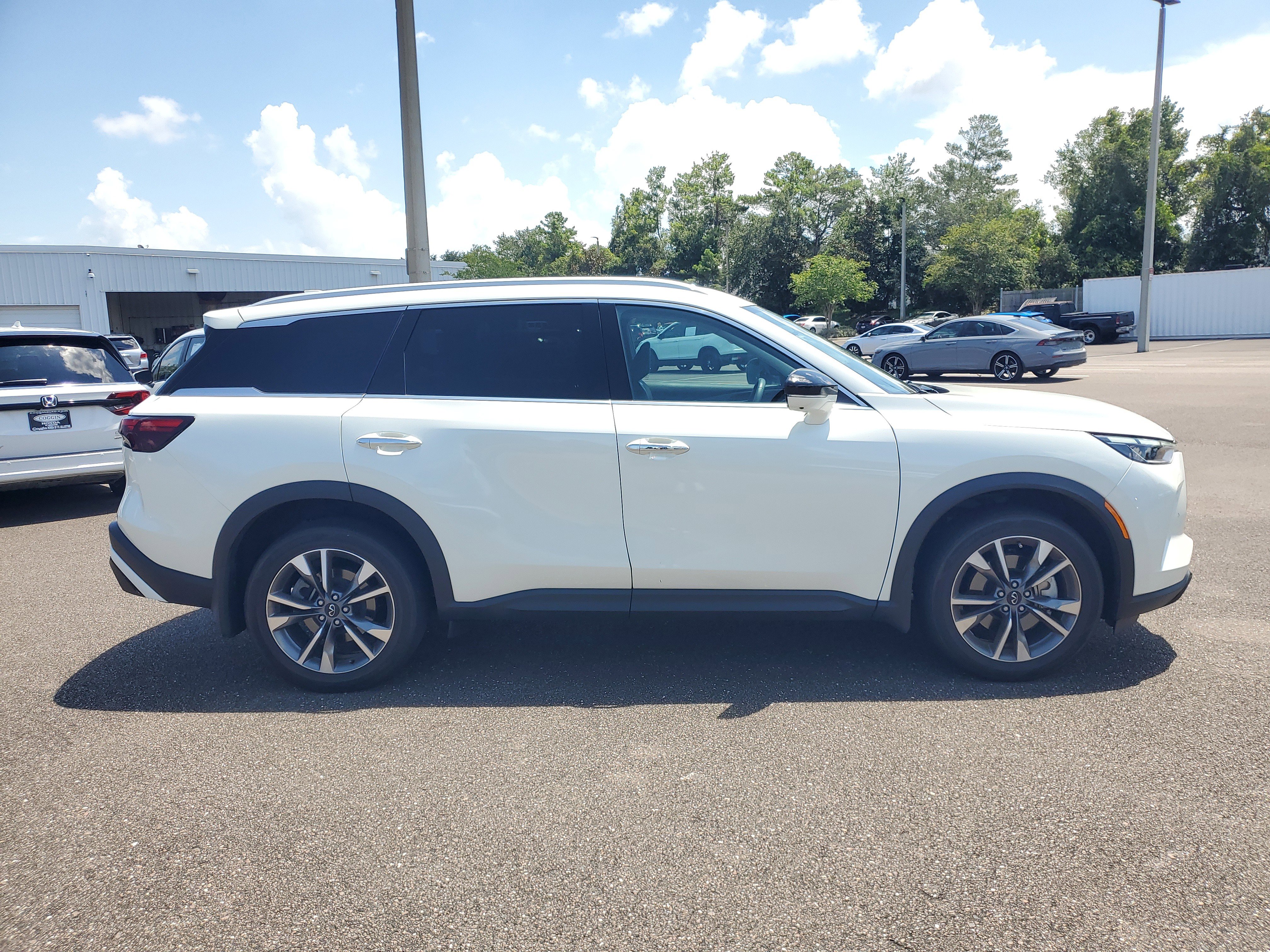 Used 2023 INFINITI QX60 Luxe image 17