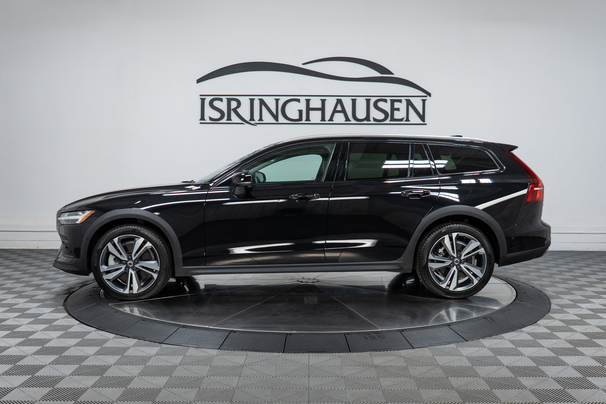 Used 2024 Volvo V60 B5 Cross Country Plus image 8