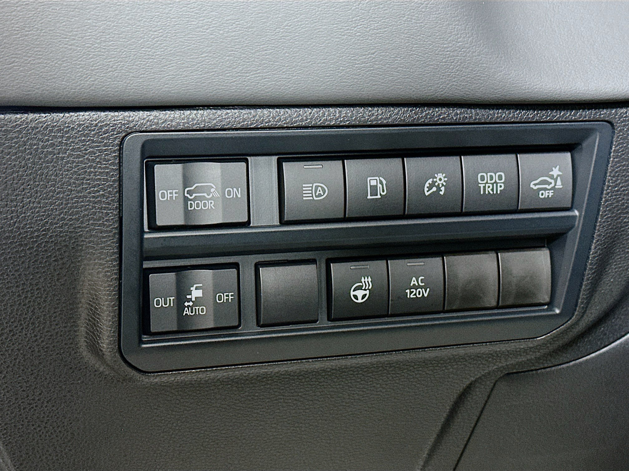 Used 2026 Toyota Sequoia Capstone AWD/4WD image 10